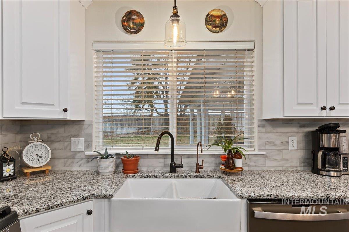 2306 Hillcrest Drive, Twin Falls, Idaho 83301, 4 Bedrooms, 2 Bathrooms, Residential For Sale, Price $499,900,MLS 98977109