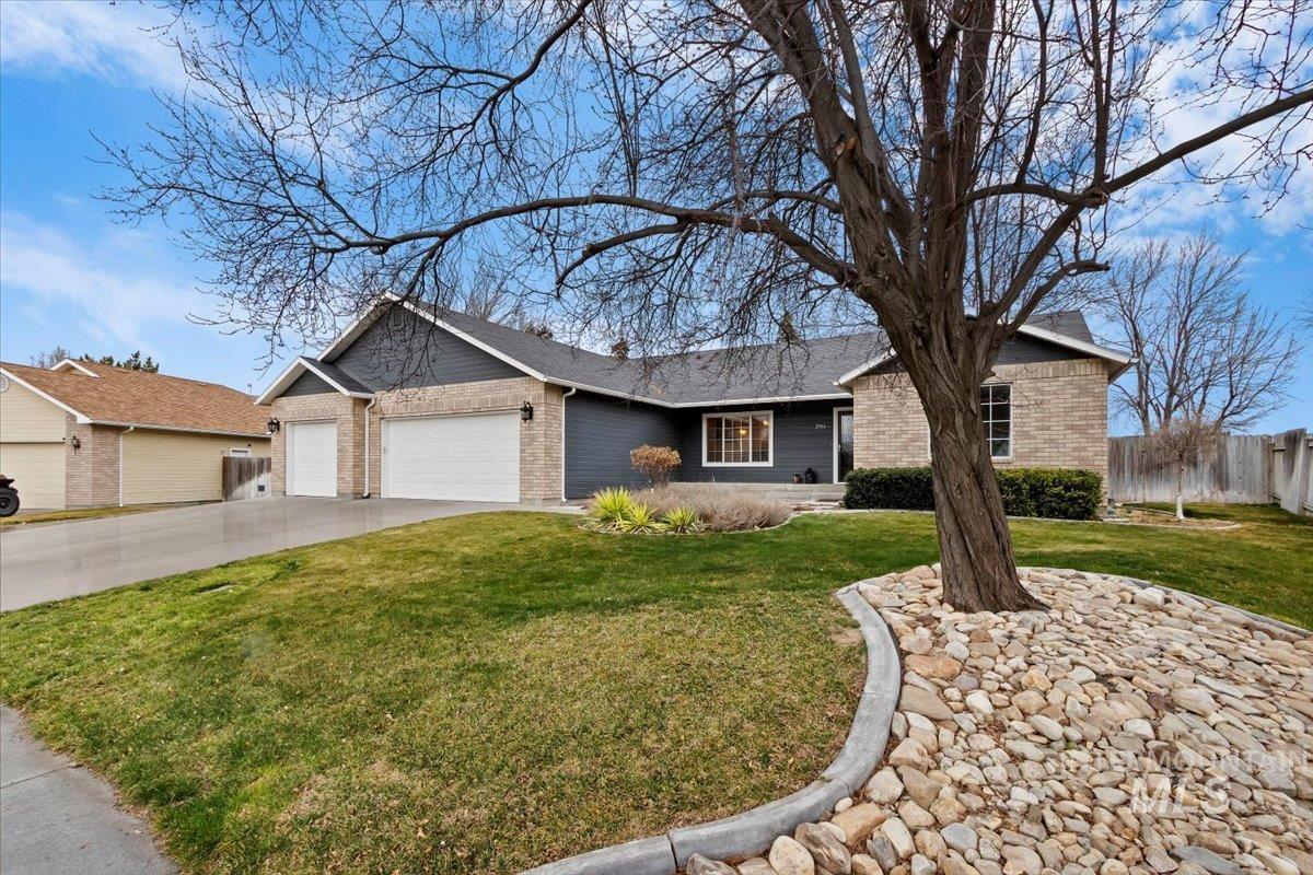 2306 Hillcrest Drive, Twin Falls, Idaho 83301, 4 Bedrooms, 2 Bathrooms, Residential For Sale, Price $499,900,MLS 98977109
