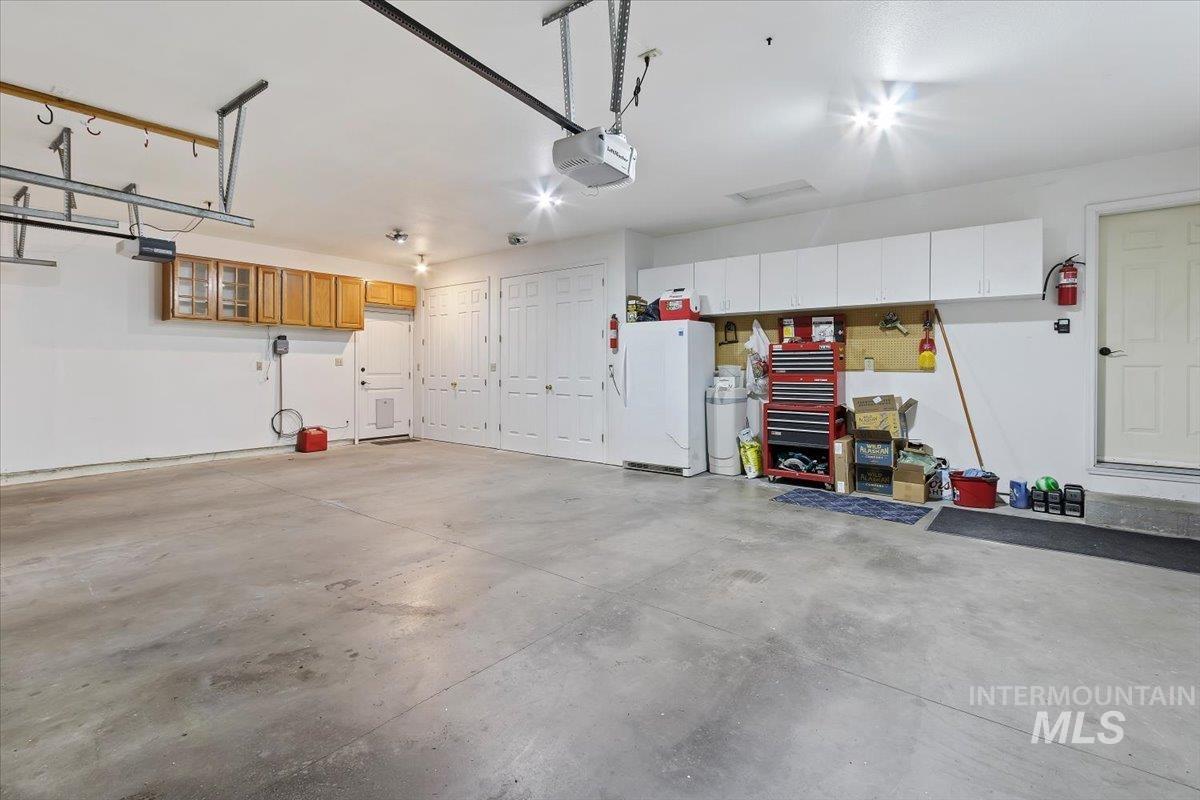 2306 Hillcrest Drive, Twin Falls, Idaho 83301, 4 Bedrooms, 2 Bathrooms, Residential For Sale, Price $499,900,MLS 98977109