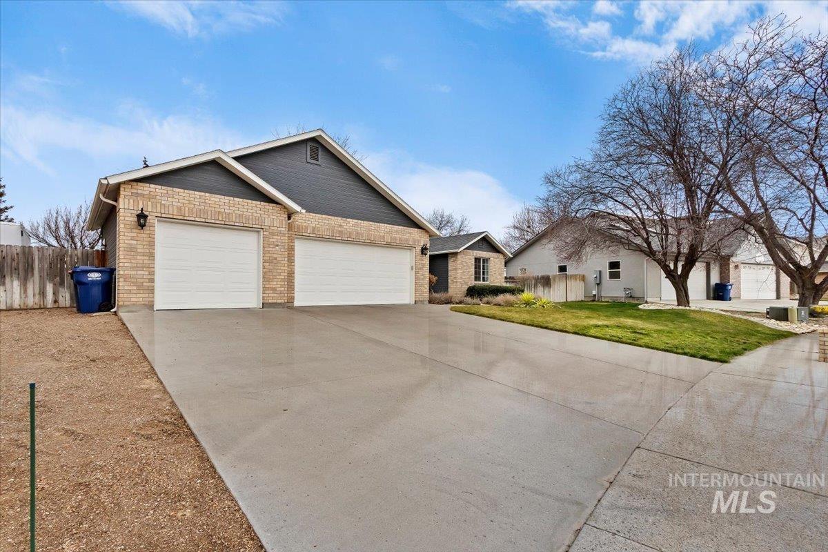 2306 Hillcrest Drive, Twin Falls, Idaho 83301, 4 Bedrooms, 2 Bathrooms, Residential For Sale, Price $499,900,MLS 98977109