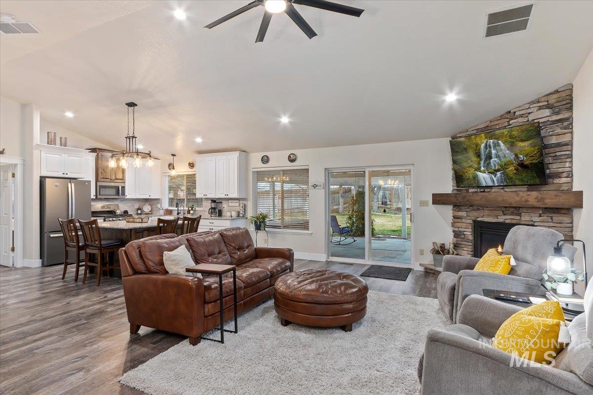 2306 Hillcrest Drive, Twin Falls, Idaho 83301, 4 Bedrooms, 2 Bathrooms, Residential For Sale, Price $499,900,MLS 98977109