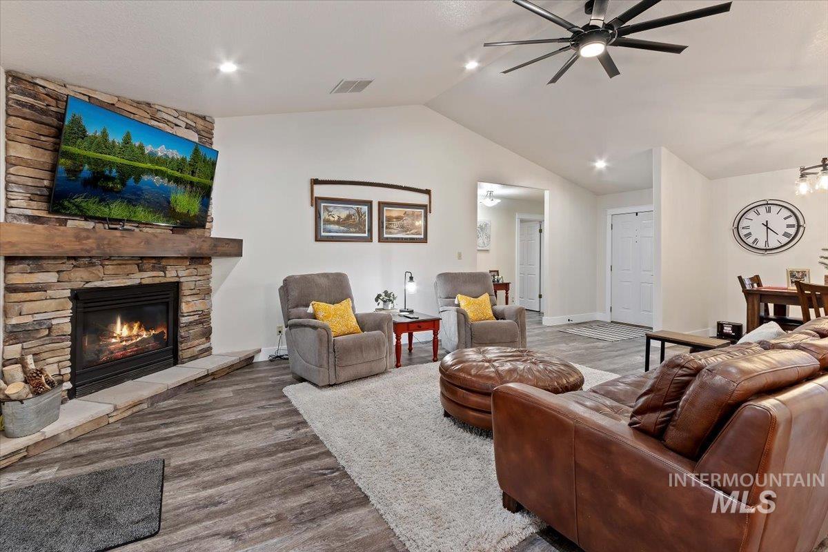 2306 Hillcrest Drive, Twin Falls, Idaho 83301, 4 Bedrooms, 2 Bathrooms, Residential For Sale, Price $499,900,MLS 98977109