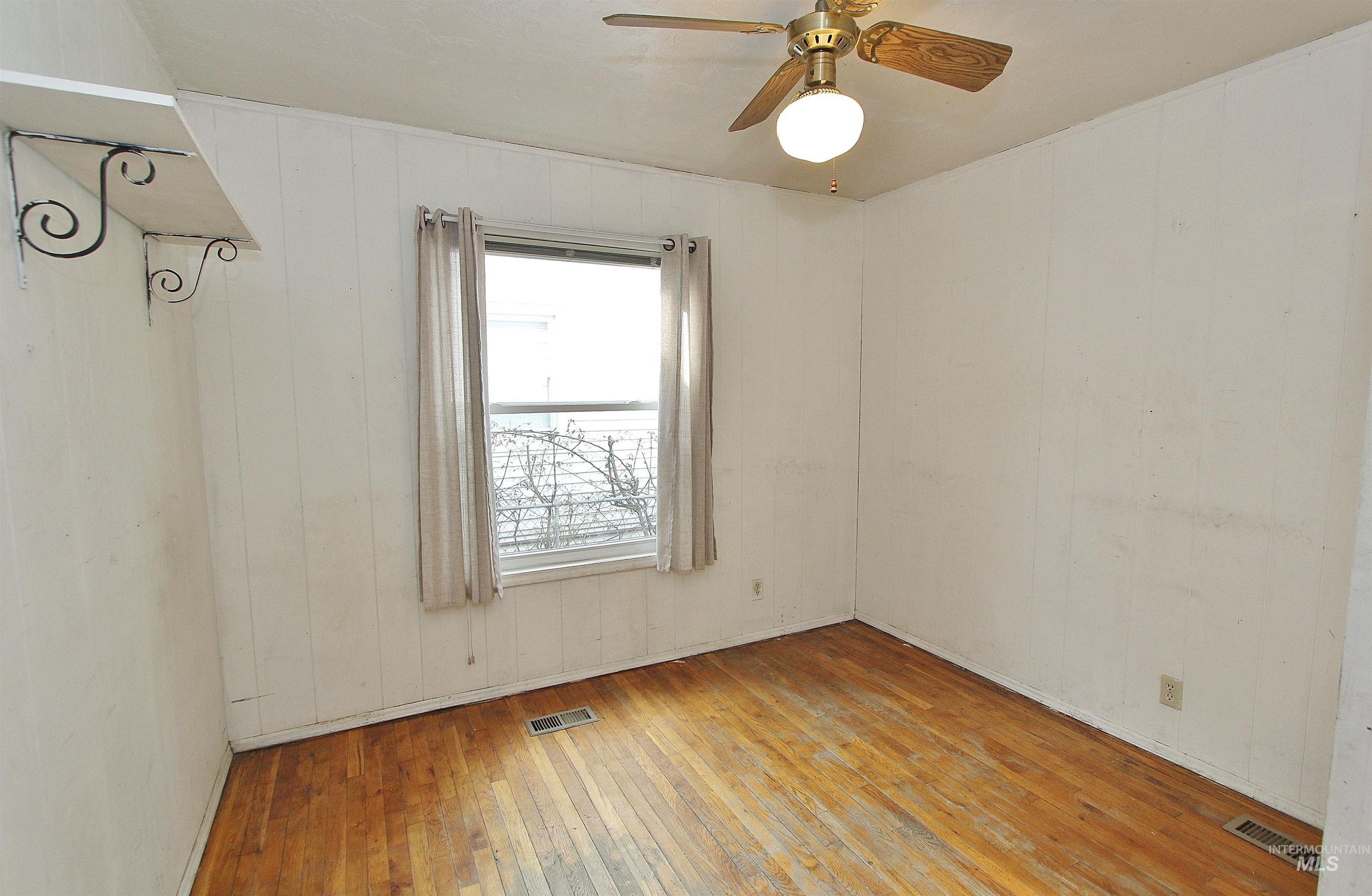 303 S Cleveland St, Boise, Idaho 83705, 5 Bedrooms, 1 Bathroom, Residential For Sale, Price $399,900,MLS 98977113