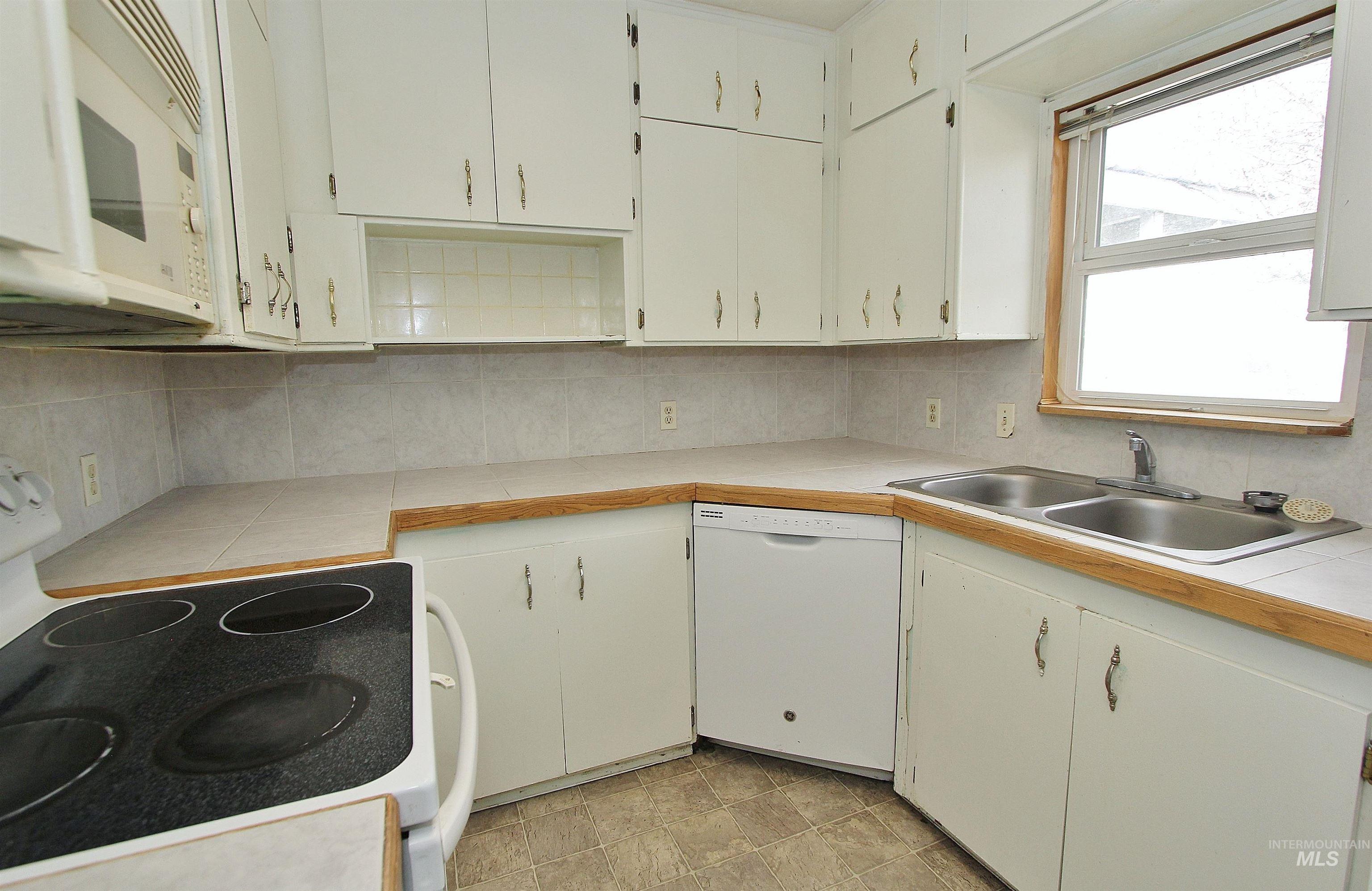 303 S Cleveland St, Boise, Idaho 83705, 5 Bedrooms, 1 Bathroom, Residential For Sale, Price $399,900,MLS 98977113