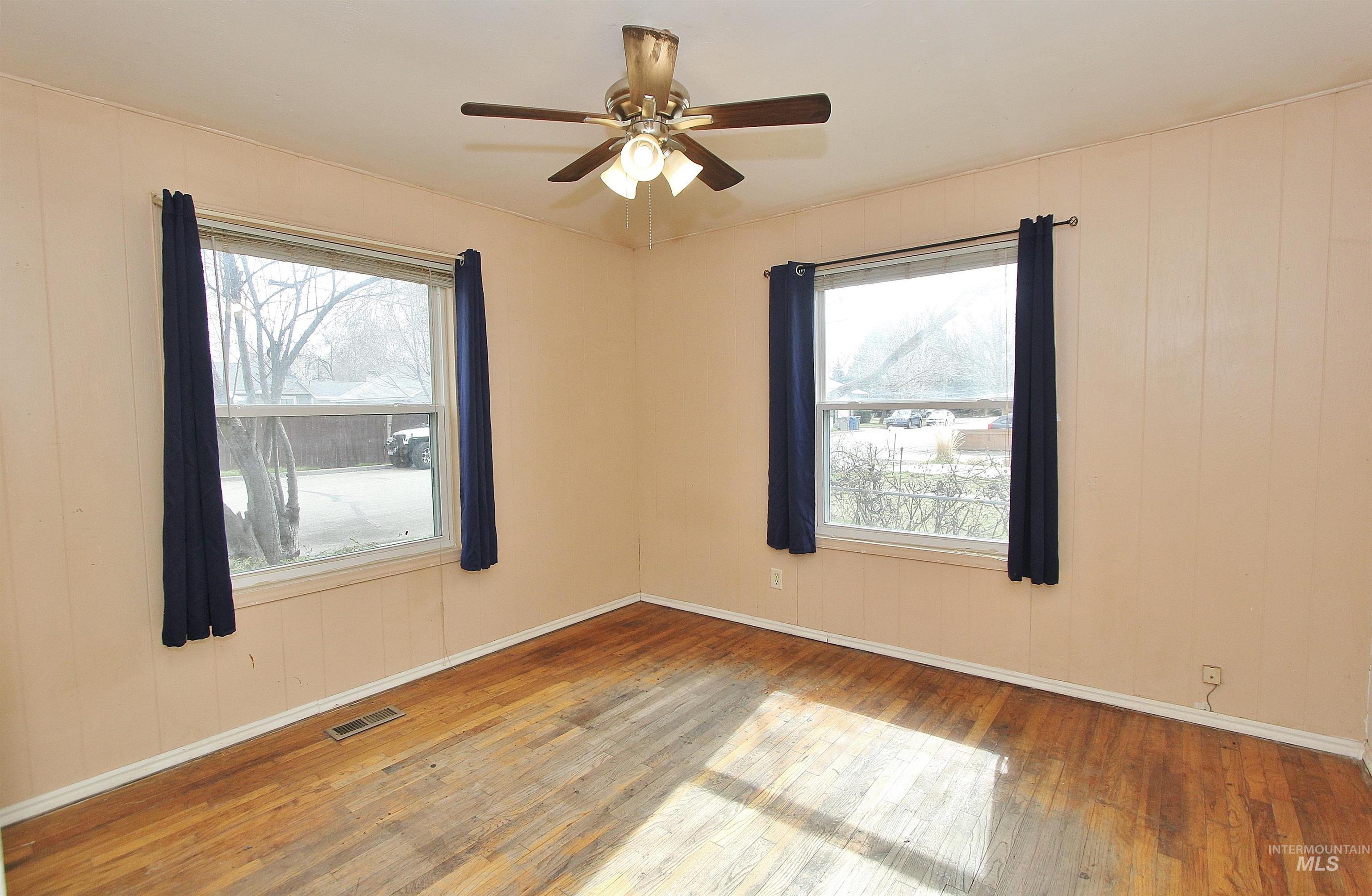 303 S Cleveland St, Boise, Idaho 83705, 5 Bedrooms, 1 Bathroom, Residential For Sale, Price $399,900,MLS 98977113