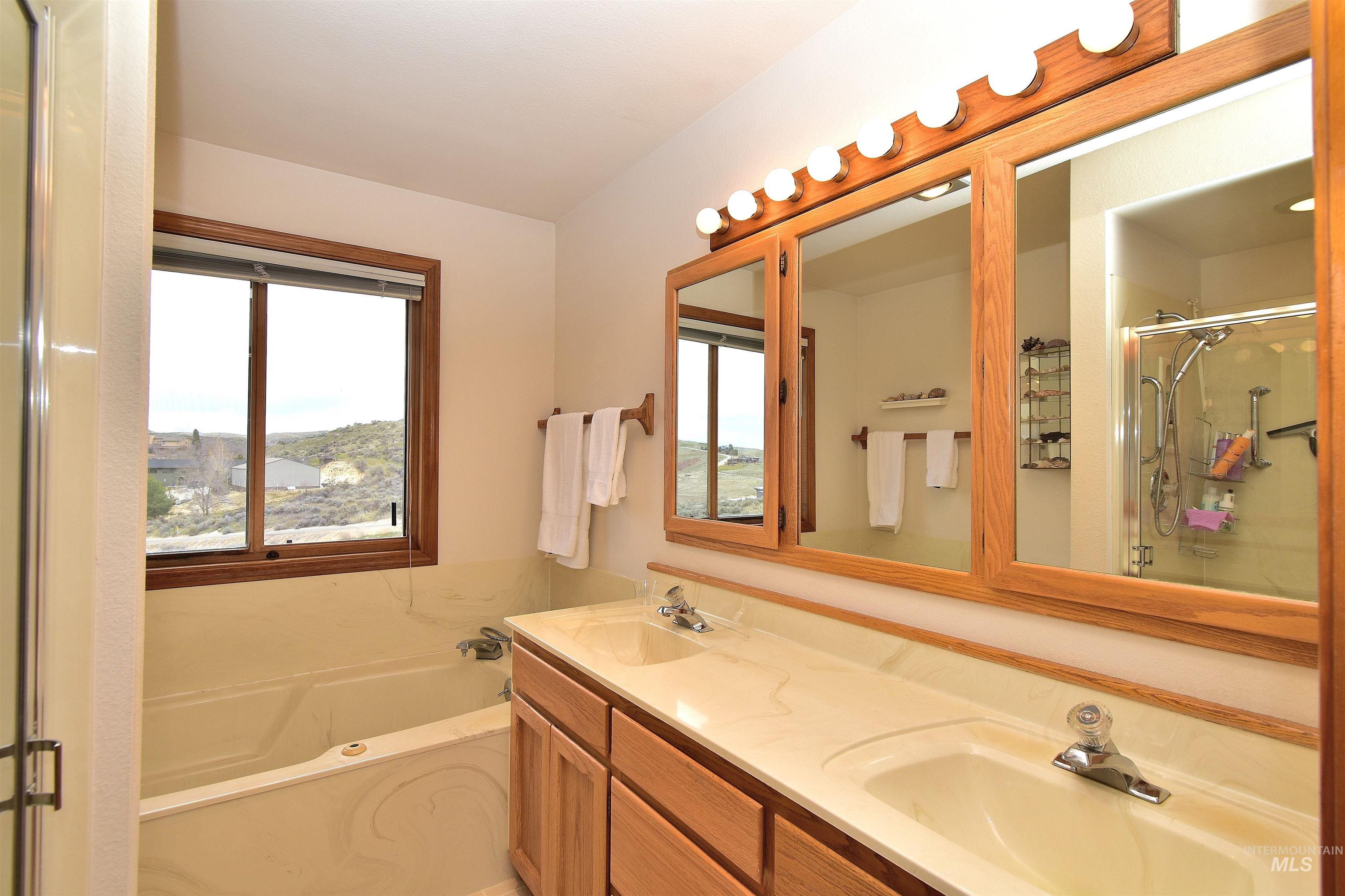 5035 willow creek, Eagle, Idaho 83616, 4 Bedrooms, 3 Bathrooms, Residential For Sale, Price $1,299,900,MLS 98977114