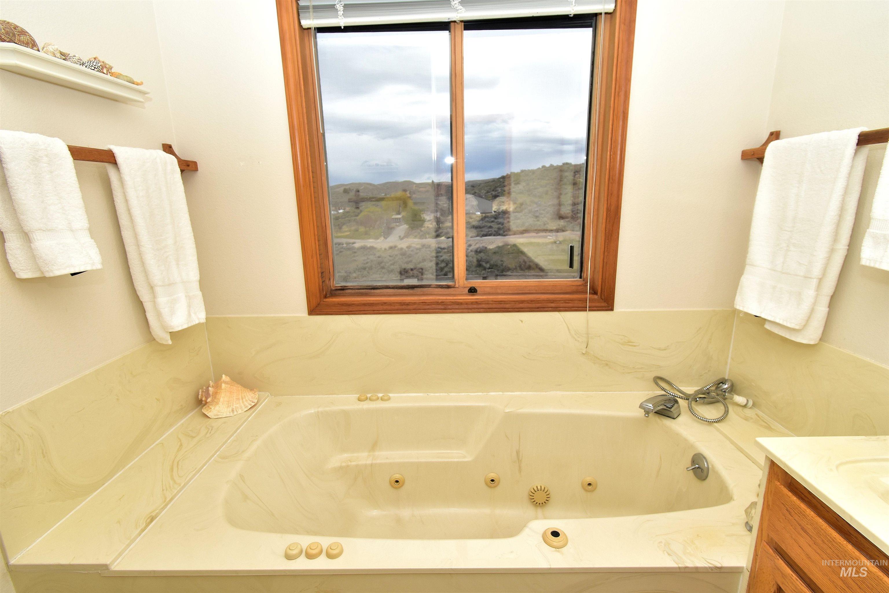 5035 willow creek, Eagle, Idaho 83616, 4 Bedrooms, 3 Bathrooms, Residential For Sale, Price $1,299,900,MLS 98977114