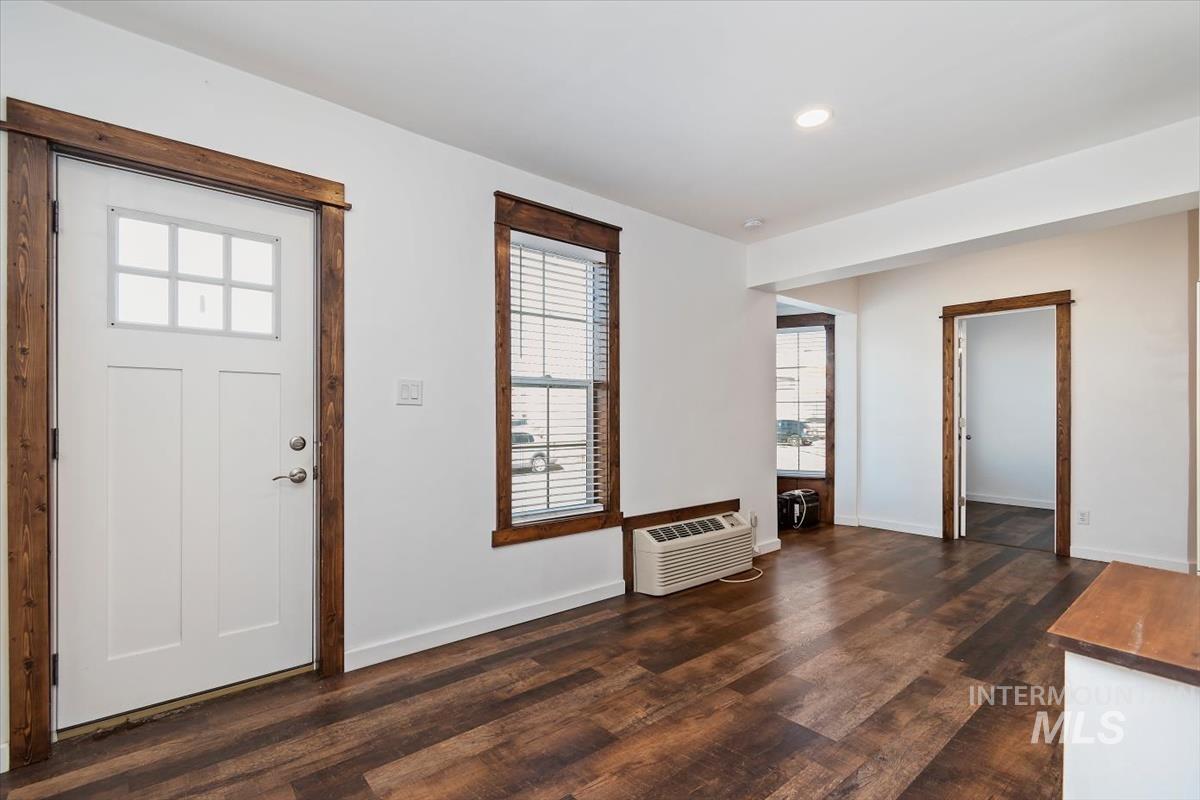 201 W 1st Street, Emmett, Idaho 83617, 2 Bedrooms, 1 Bathroom, Residential Income For Sale, Price $484,900,MLS 98977115