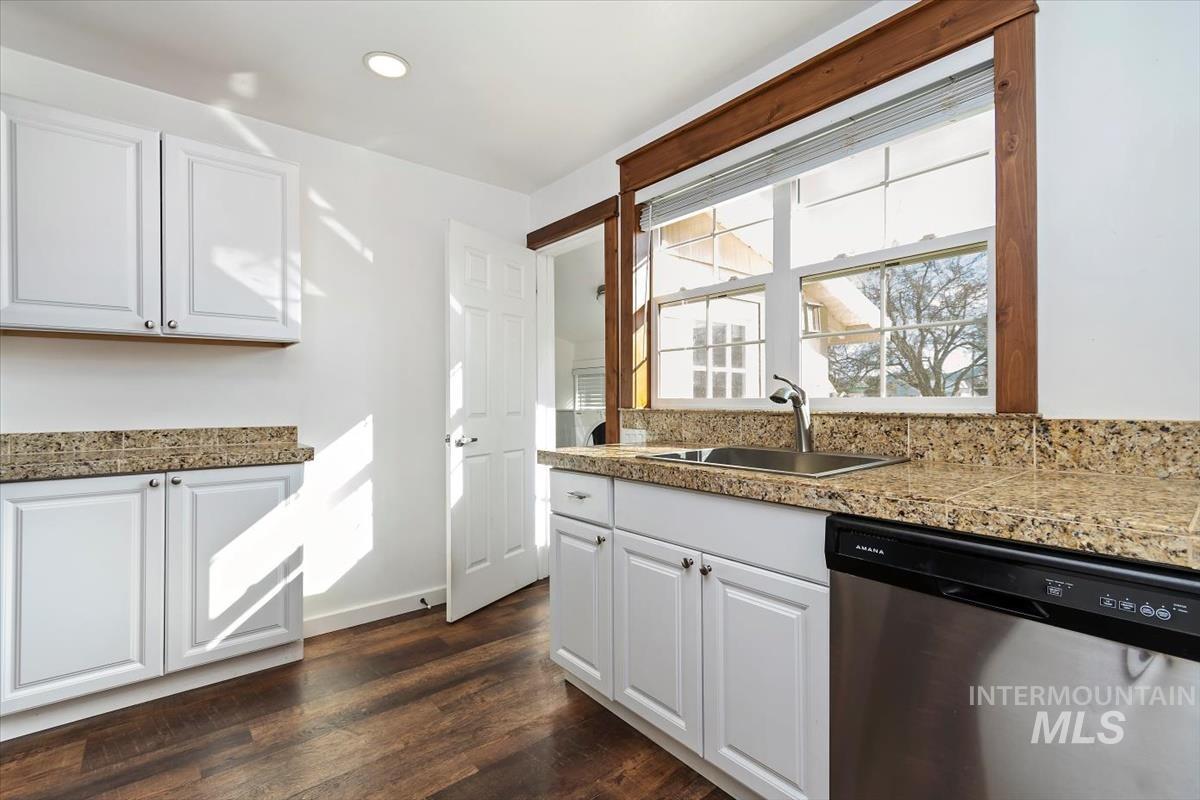 201 W 1st Street, Emmett, Idaho 83617, 2 Bedrooms, 1 Bathroom, Residential Income For Sale, Price $484,900,MLS 98977115