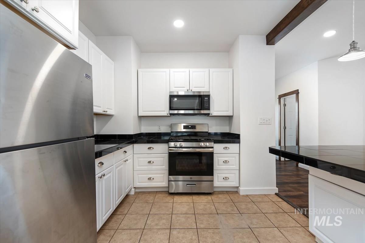 201 W 1st Street, Emmett, Idaho 83617, 2 Bedrooms, 1 Bathroom, Residential Income For Sale, Price $484,900,MLS 98977115