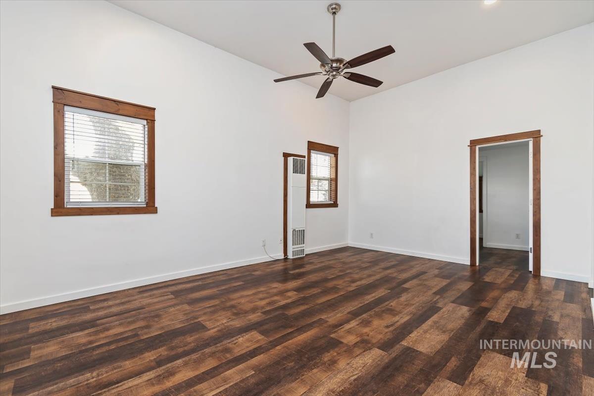 201 W 1st Street, Emmett, Idaho 83617, 2 Bedrooms, 1 Bathroom, Residential Income For Sale, Price $484,900,MLS 98977115