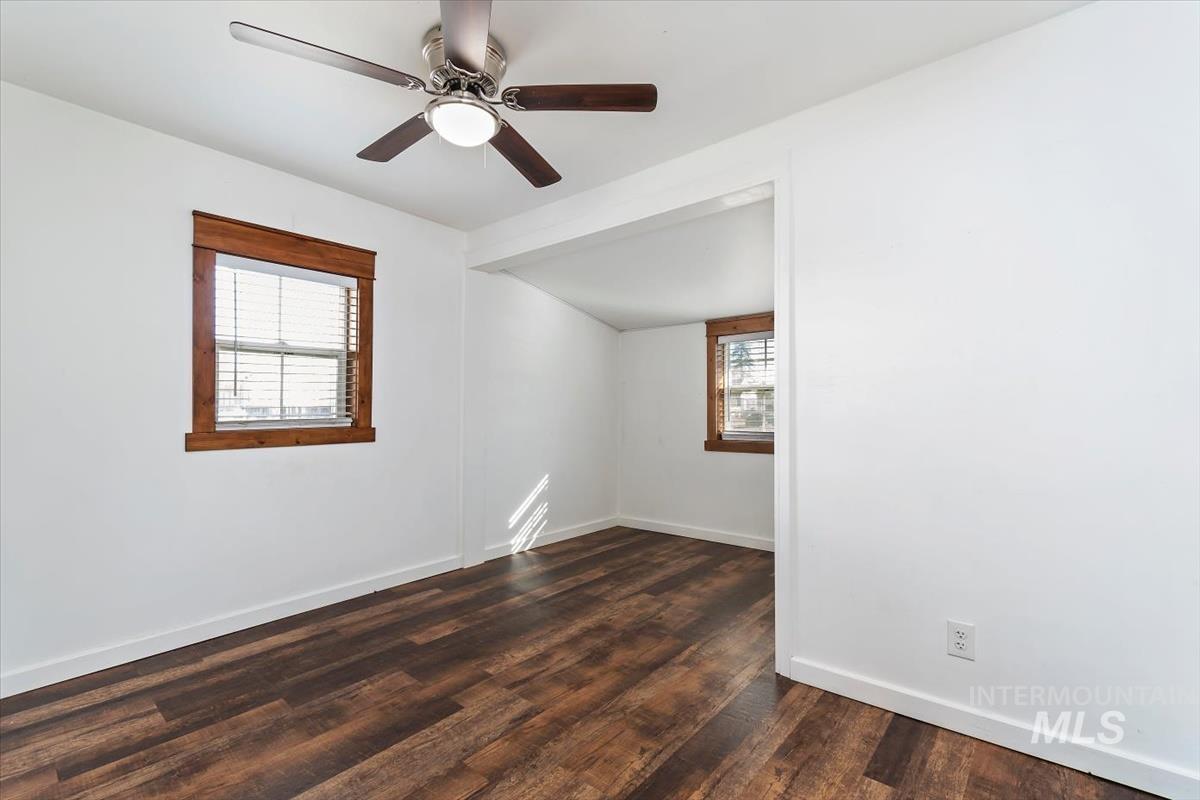 201 W 1st Street, Emmett, Idaho 83617, 2 Bedrooms, 1 Bathroom, Residential Income For Sale, Price $484,900,MLS 98977115