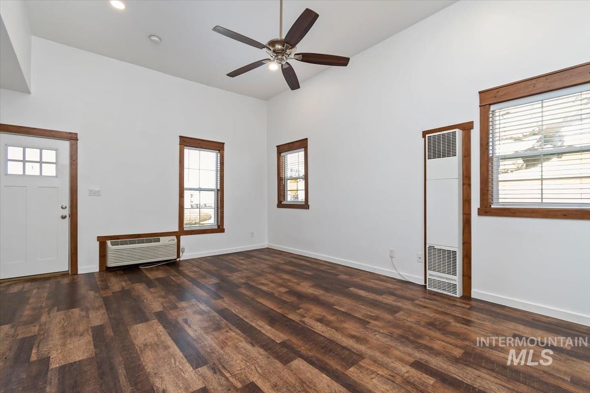 201 W 1st Street, Emmett, Idaho 83617, 2 Bedrooms, 1 Bathroom, Residential Income For Sale, Price $484,900,MLS 98977115