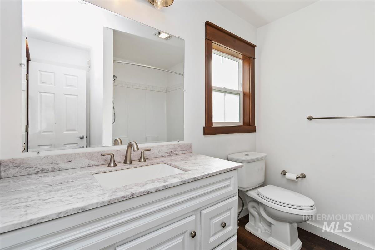 201 W 1st Street, Emmett, Idaho 83617, 2 Bedrooms, 1 Bathroom, Residential Income For Sale, Price $484,900,MLS 98977115