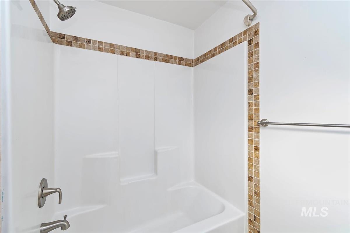 201 W 1st Street, Emmett, Idaho 83617, 2 Bedrooms, 1 Bathroom, Residential Income For Sale, Price $484,900,MLS 98977115