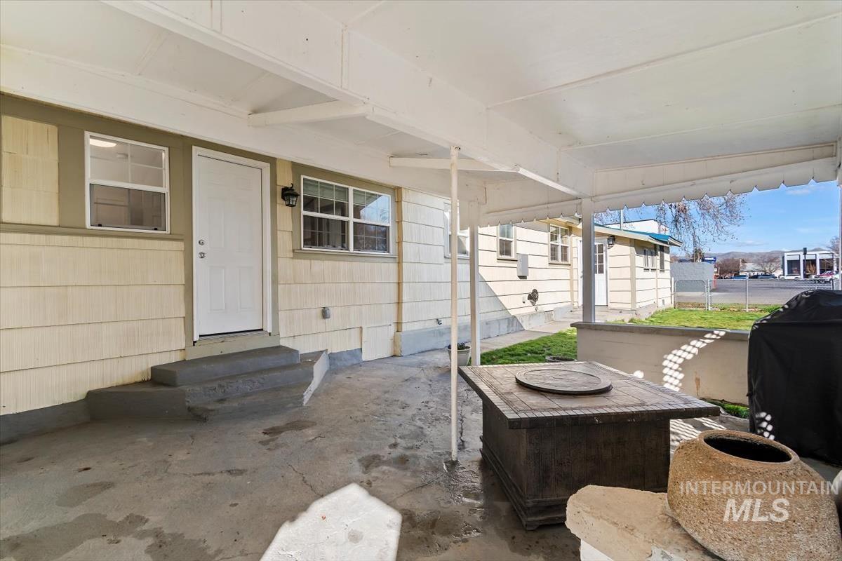 201 W 1st Street, Emmett, Idaho 83617, 2 Bedrooms, 1 Bathroom, Residential Income For Sale, Price $484,900,MLS 98977115