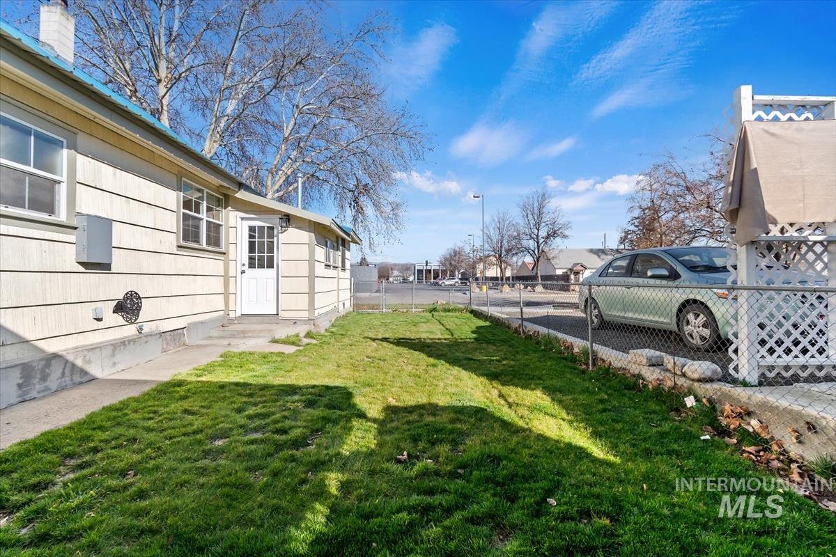 201 W 1st Street, Emmett, Idaho 83617, 2 Bedrooms, 1 Bathroom, Residential Income For Sale, Price $484,900,MLS 98977115