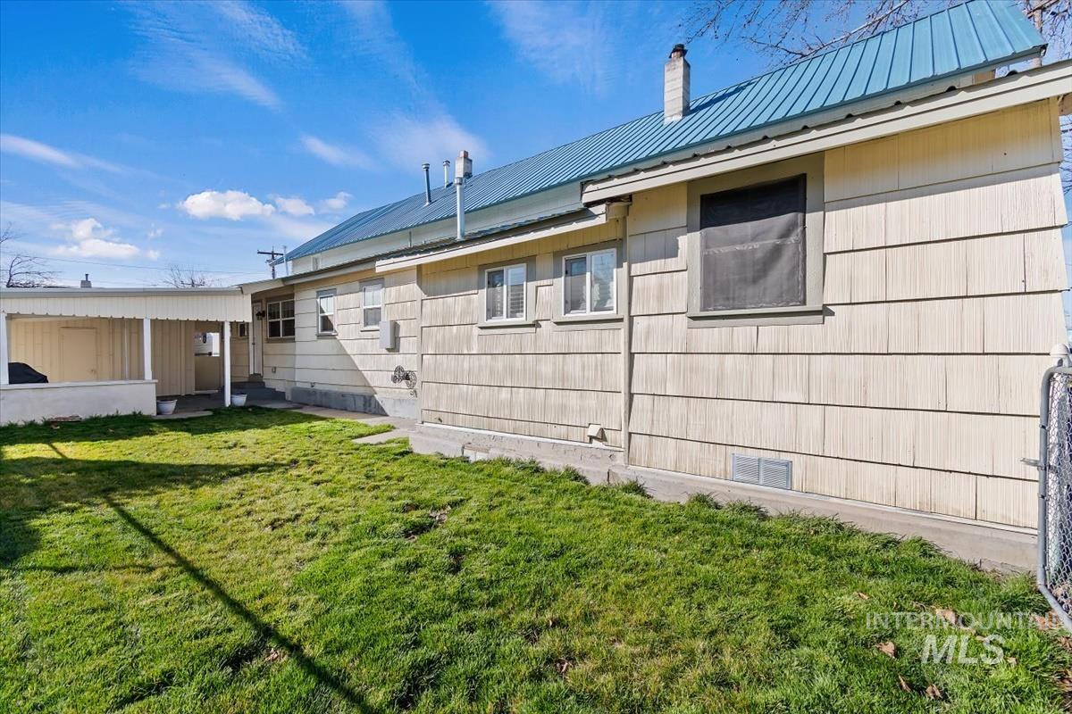 201 W 1st Street, Emmett, Idaho 83617, 2 Bedrooms, 1 Bathroom, Residential Income For Sale, Price $484,900,MLS 98977115