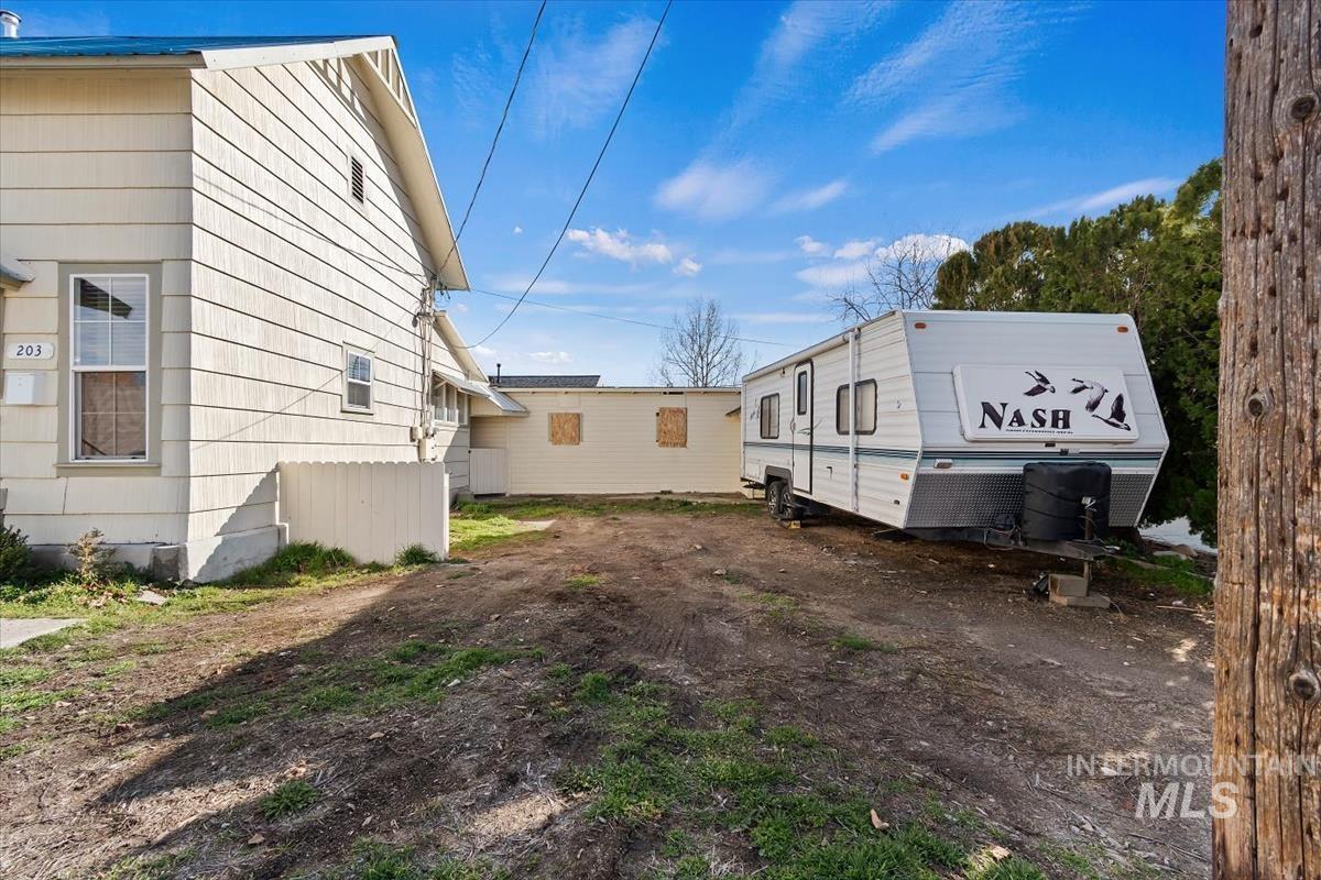 201 W 1st Street, Emmett, Idaho 83617, 2 Bedrooms, 1 Bathroom, Residential Income For Sale, Price $484,900,MLS 98977115