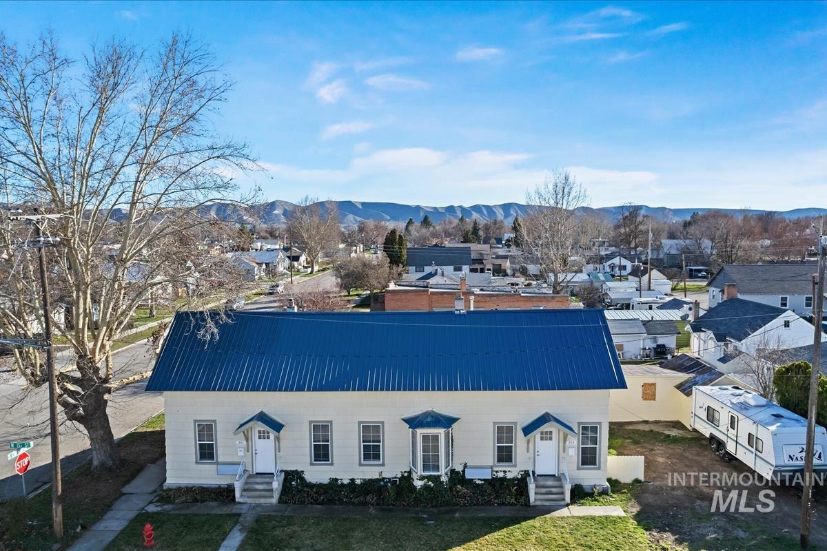 201 W 1st Street, Emmett, Idaho 83617, 2 Bedrooms, 1 Bathroom, Residential Income For Sale, Price $484,900,MLS 98977115