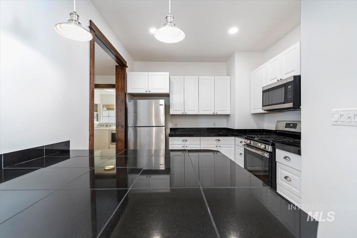 201 W 1st Street, Emmett, Idaho 83617, 2 Bedrooms, 1 Bathroom, Residential Income For Sale, Price $484,900,MLS 98977115