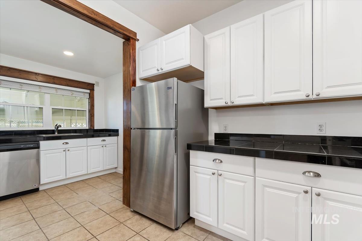 201 W 1st Street, Emmett, Idaho 83617, 2 Bedrooms, 1 Bathroom, Residential Income For Sale, Price $484,900,MLS 98977115