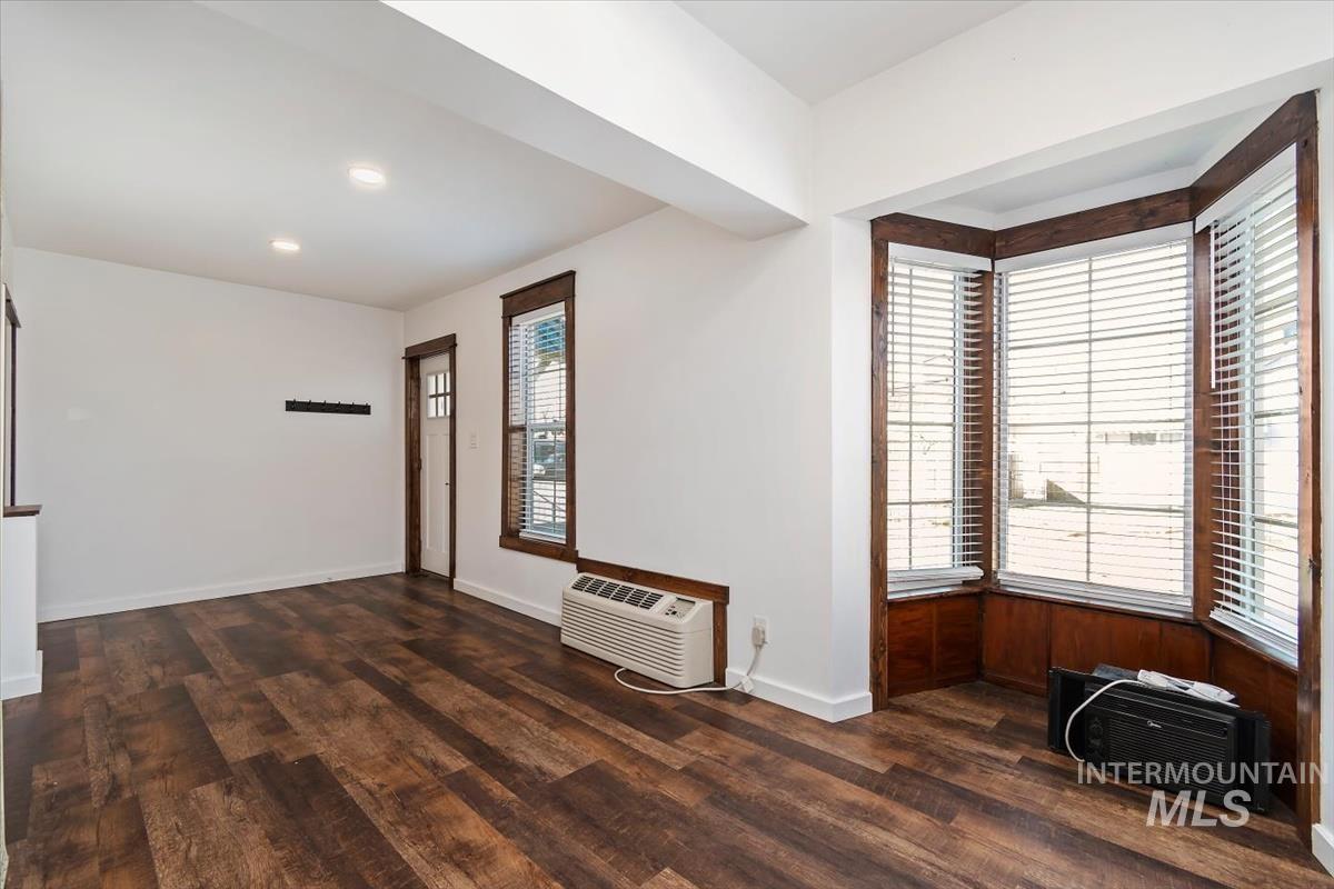 201 W 1st Street, Emmett, Idaho 83617, 2 Bedrooms, 1 Bathroom, Residential Income For Sale, Price $484,900,MLS 98977115