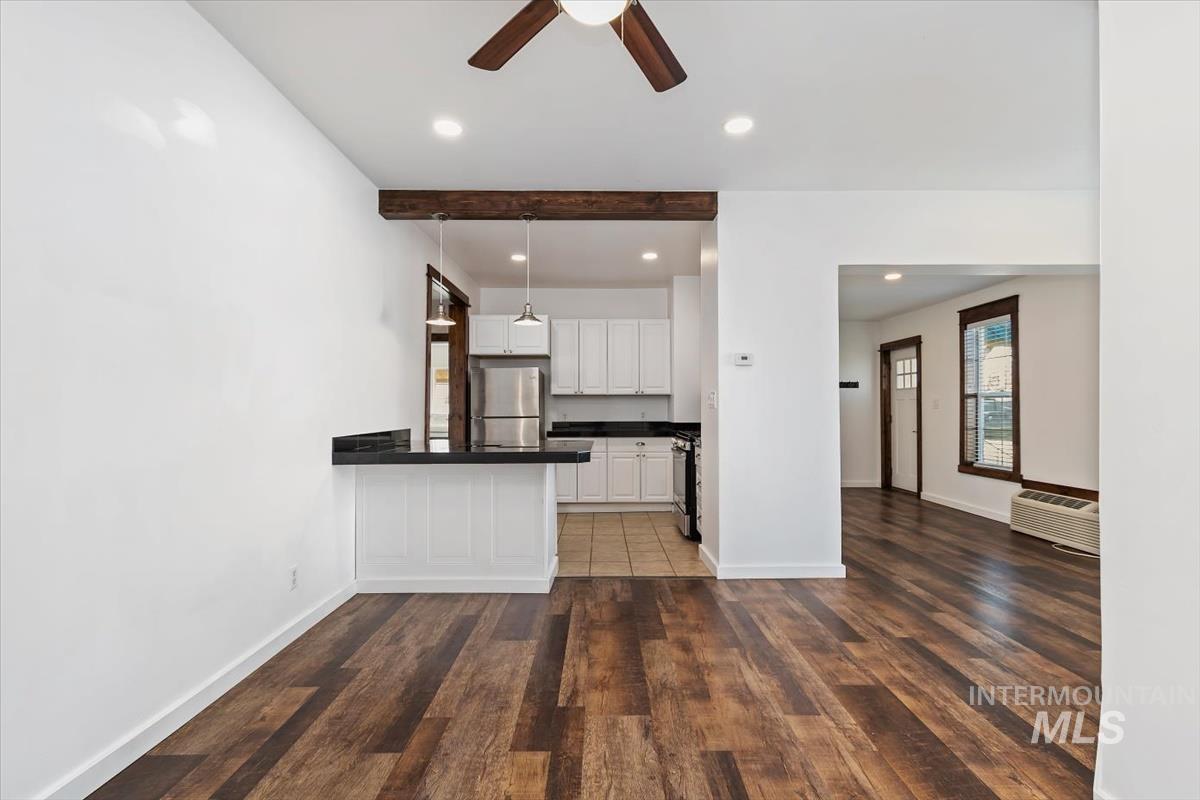 201 W 1st Street, Emmett, Idaho 83617, 2 Bedrooms, 1 Bathroom, Residential Income For Sale, Price $484,900,MLS 98977115