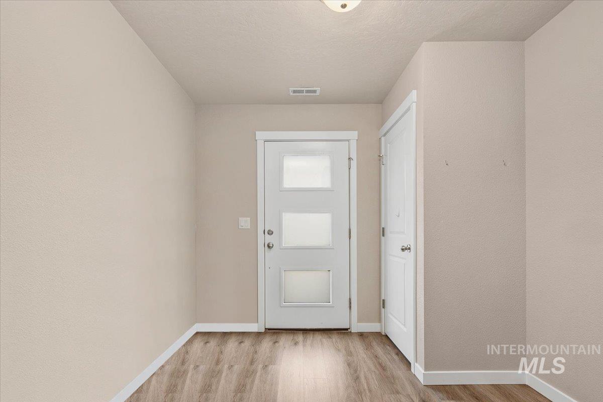 3125 N Network Ln, Boise, Idaho 83704, 4 Bedrooms, 3.5 Bathrooms, Residential For Sale, Price $459,900,MLS 98977118