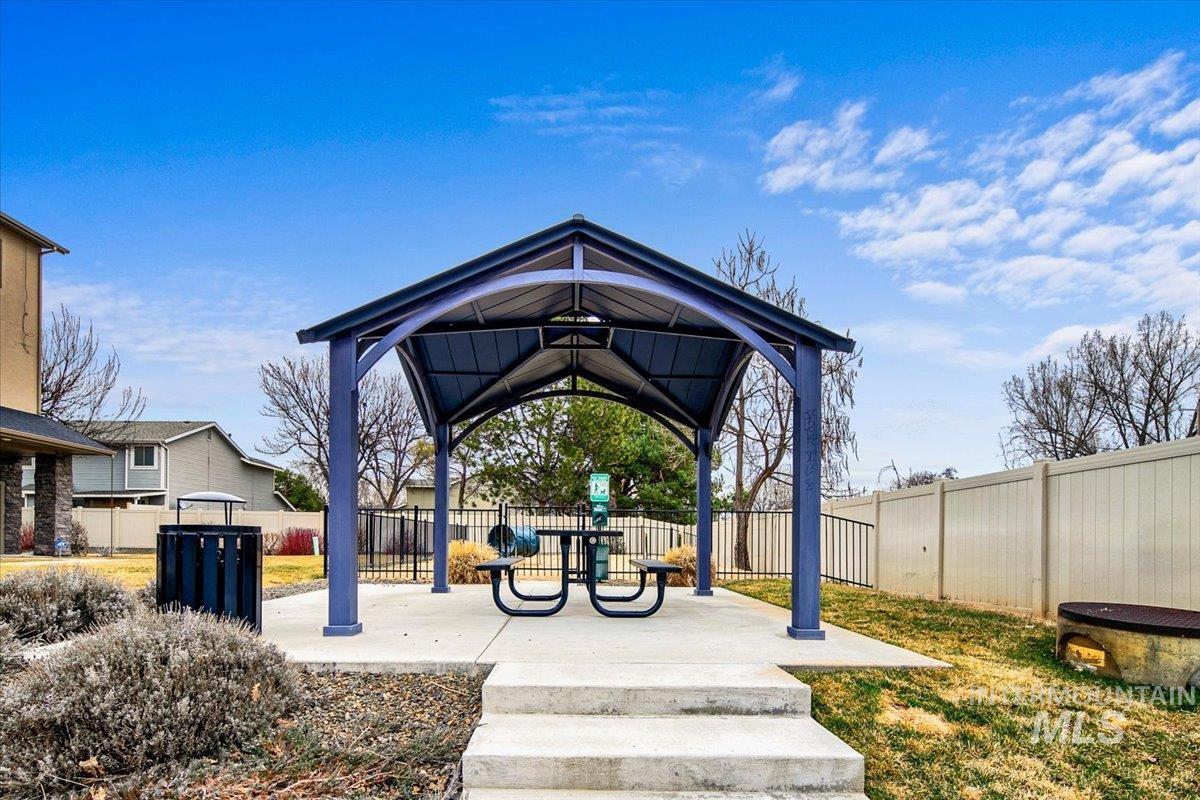 3125 N Network Ln, Boise, Idaho 83704, 4 Bedrooms, 3.5 Bathrooms, Residential For Sale, Price $459,900,MLS 98977118