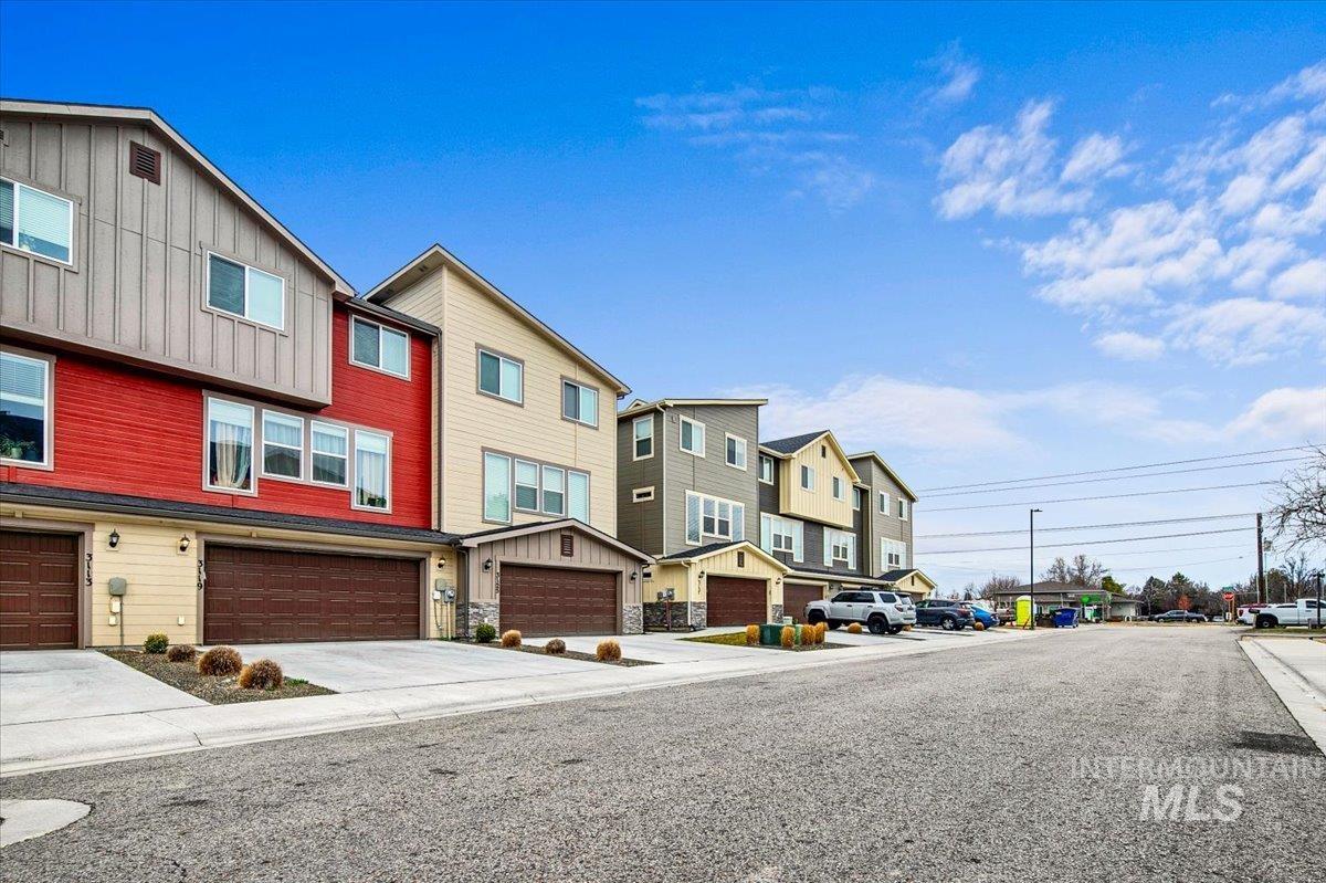 3125 N Network Ln, Boise, Idaho 83704, 4 Bedrooms, 3.5 Bathrooms, Residential For Sale, Price $459,900,MLS 98977118