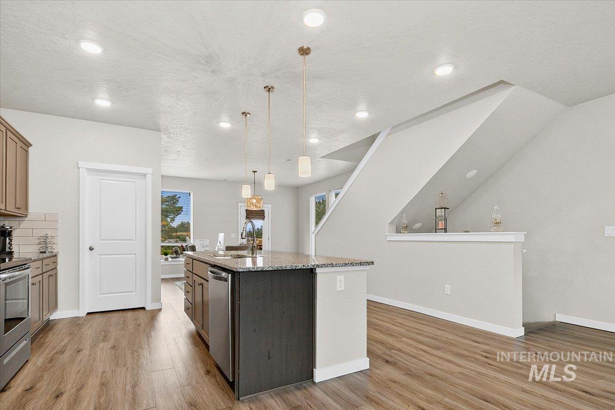 3125 N Network Ln, Boise, Idaho 83704, 4 Bedrooms, 3.5 Bathrooms, Residential For Sale, Price $459,900,MLS 98977118