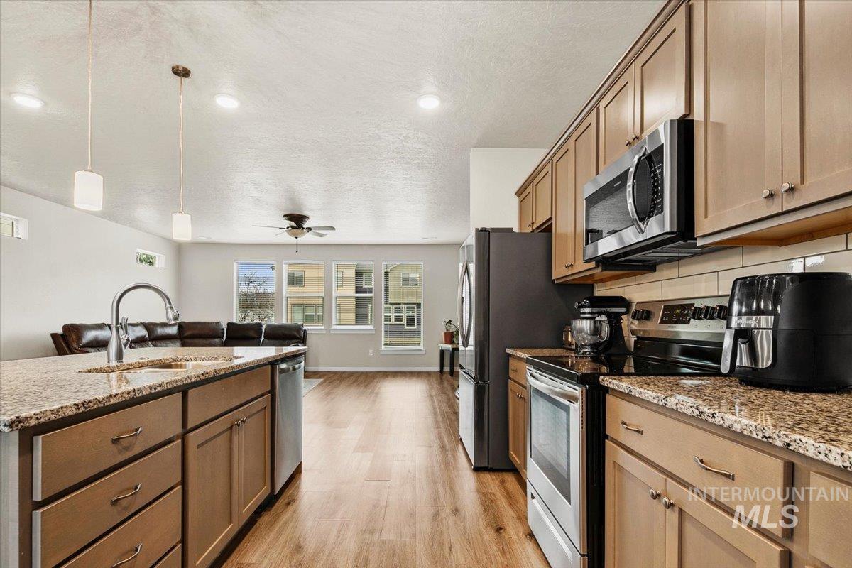 3125 N Network Ln, Boise, Idaho 83704, 4 Bedrooms, 3.5 Bathrooms, Residential For Sale, Price $459,900,MLS 98977118