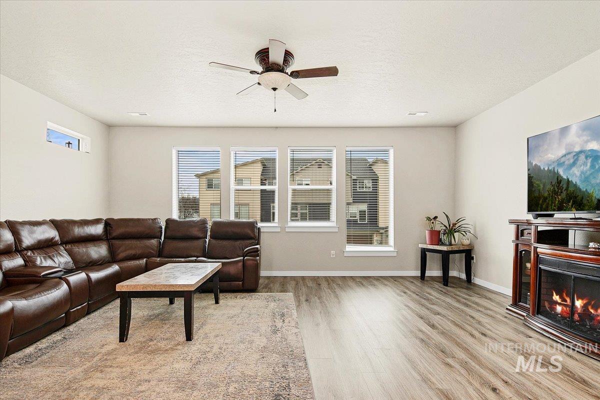 3125 N Network Ln, Boise, Idaho 83704, 4 Bedrooms, 3.5 Bathrooms, Residential For Sale, Price $459,900,MLS 98977118