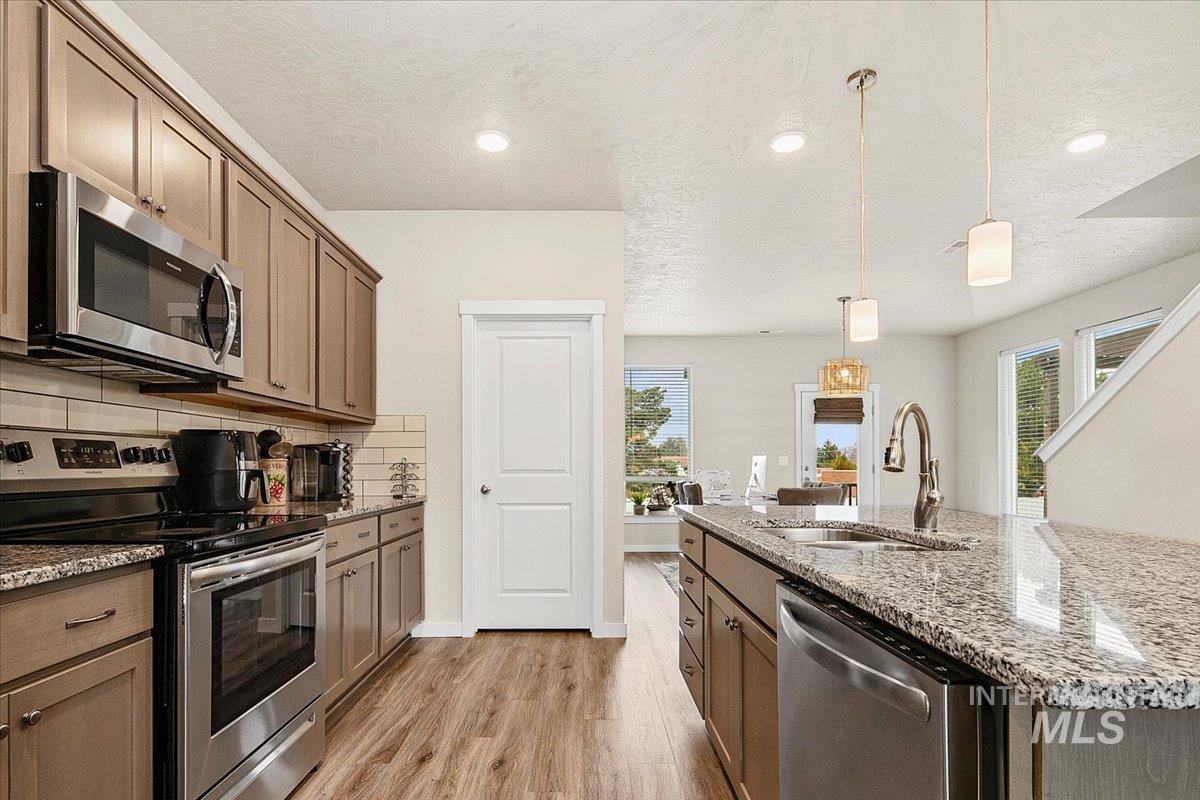 3125 N Network Ln, Boise, Idaho 83704, 4 Bedrooms, 3.5 Bathrooms, Residential For Sale, Price $459,900,MLS 98977118