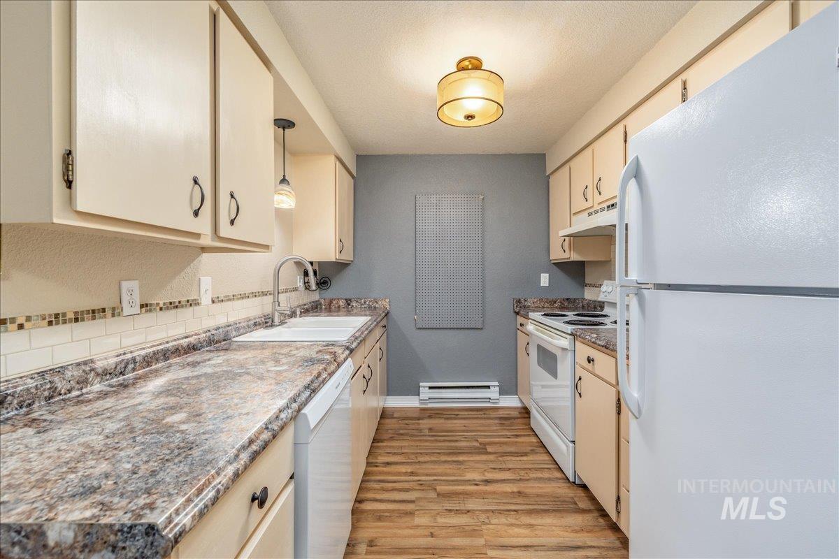 6924 Colehaven Lane, Boise, Idaho 83704, 2 Bedrooms, 1 Bathroom, Residential For Sale, Price $229,999,MLS 98977119