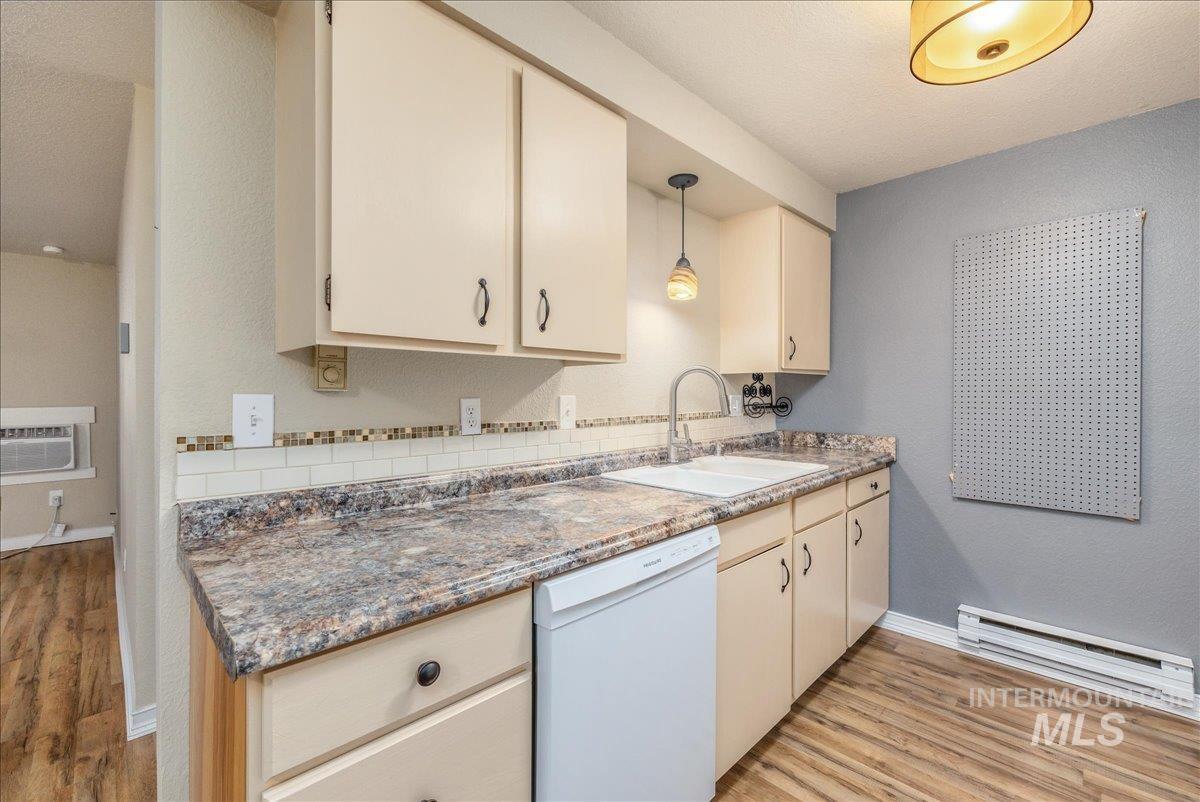 6924 Colehaven Lane, Boise, Idaho 83704, 2 Bedrooms, 1 Bathroom, Residential For Sale, Price $229,999,MLS 98977119