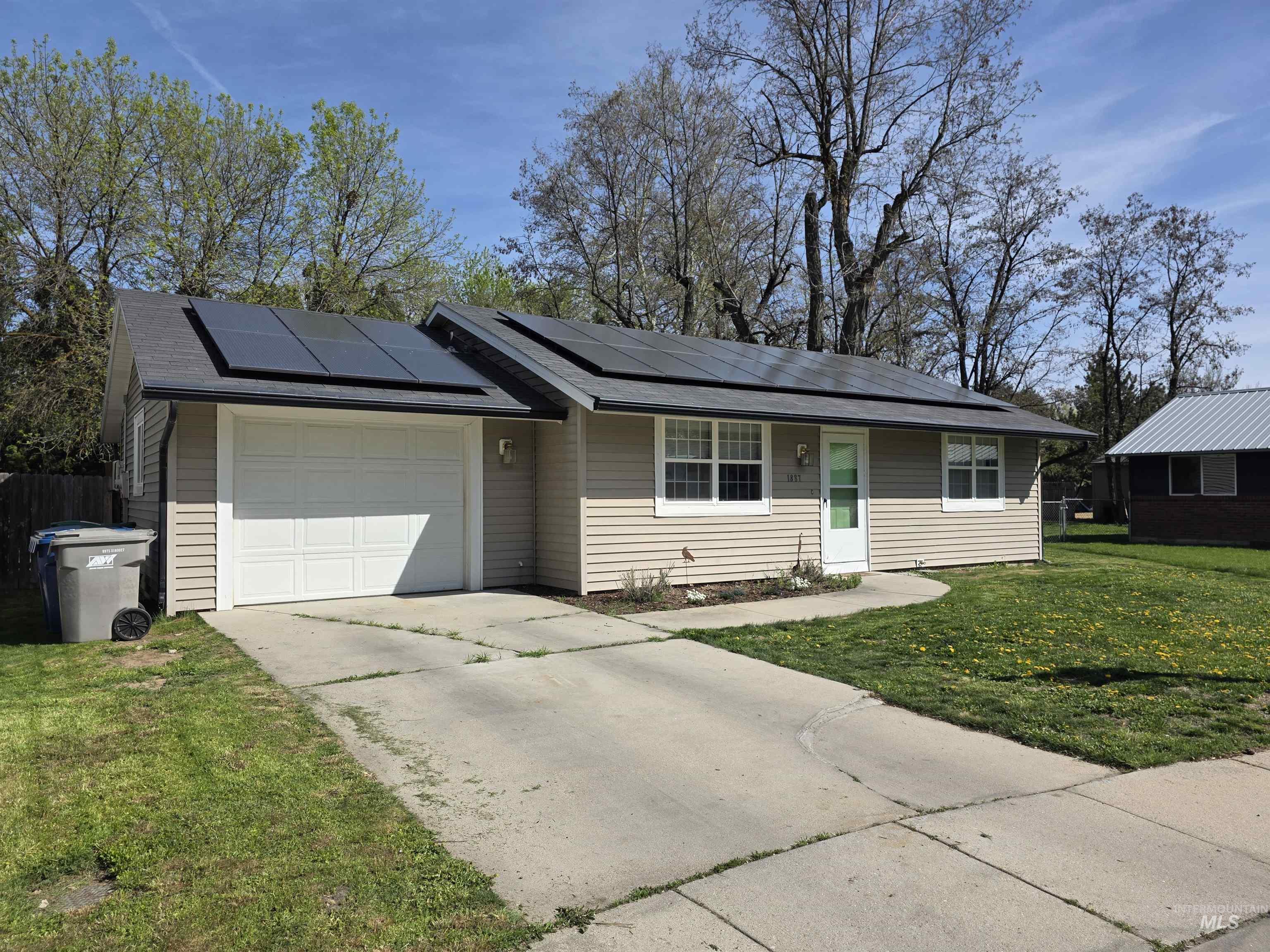 1887 W Cherry Ct, Boise, Idaho 83705, 2 Bedrooms, 1 Bathroom, Residential For Sale, Price $367,500,MLS 98977120