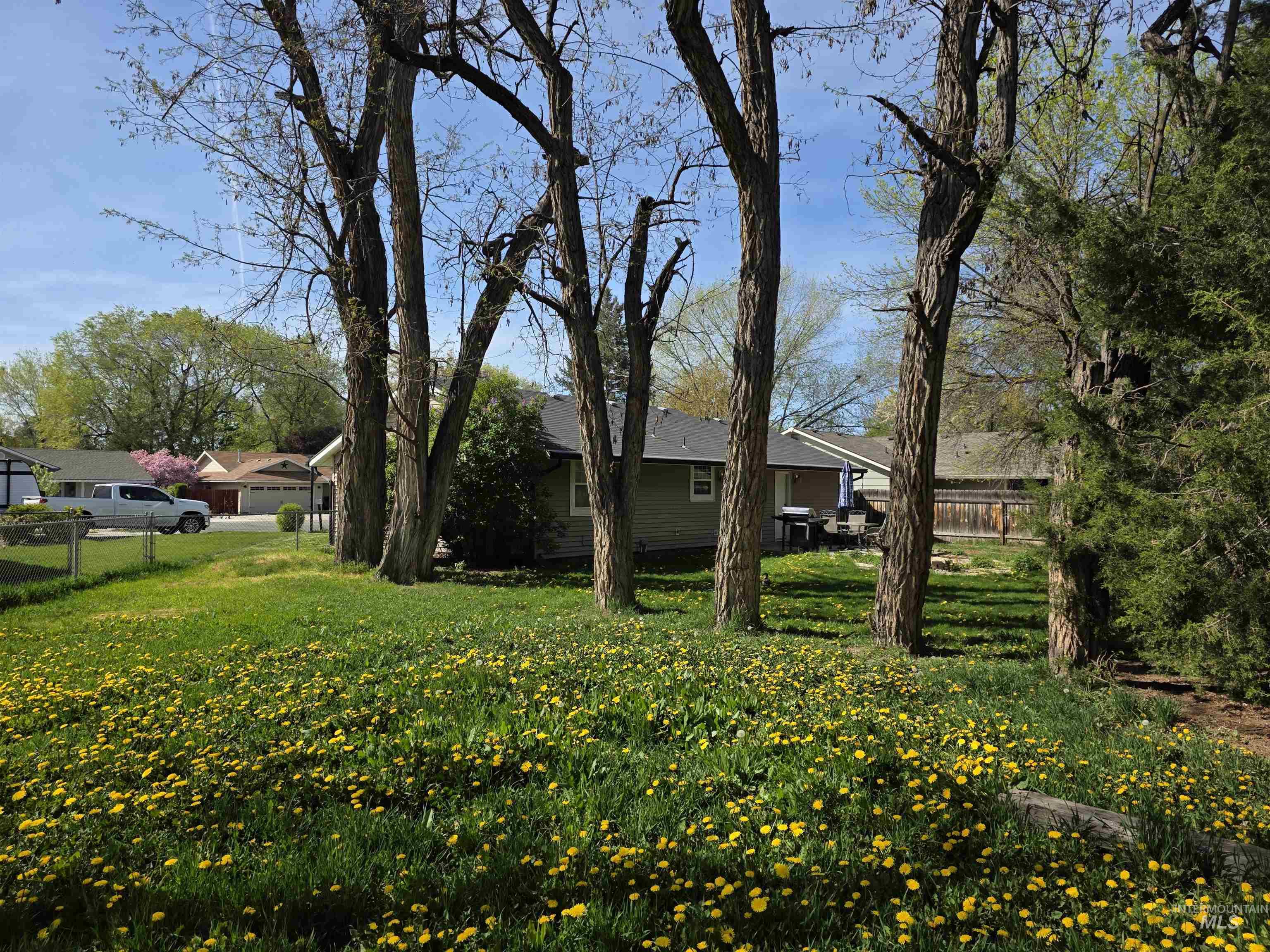 1887 W Cherry Ct, Boise, Idaho 83705, 2 Bedrooms, 1 Bathroom, Residential For Sale, Price $367,500,MLS 98977120