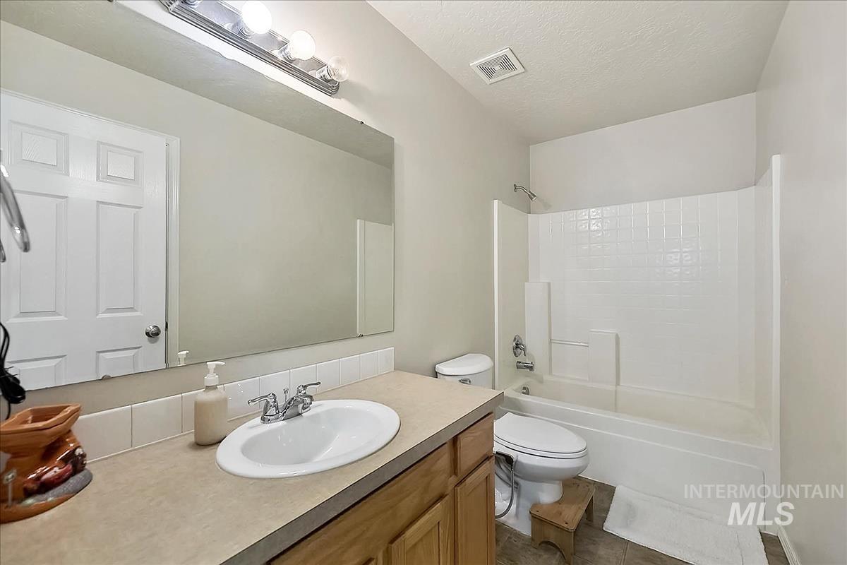 5304 Barkley Way, Caldwell, Idaho 83607, 3 Bedrooms, 2.5 Bathrooms, Residential For Sale, Price $395,000,MLS 98977122