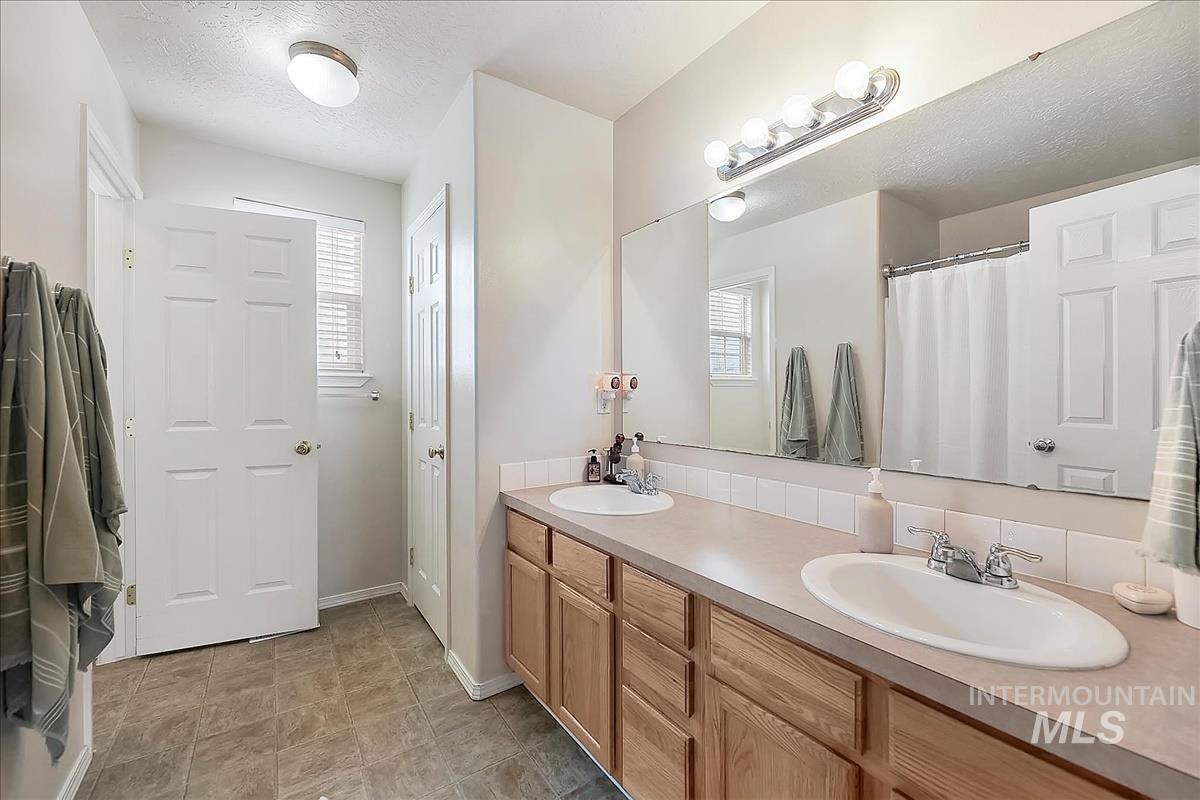 5304 Barkley Way, Caldwell, Idaho 83607, 3 Bedrooms, 2.5 Bathrooms, Residential For Sale, Price $395,000,MLS 98977122