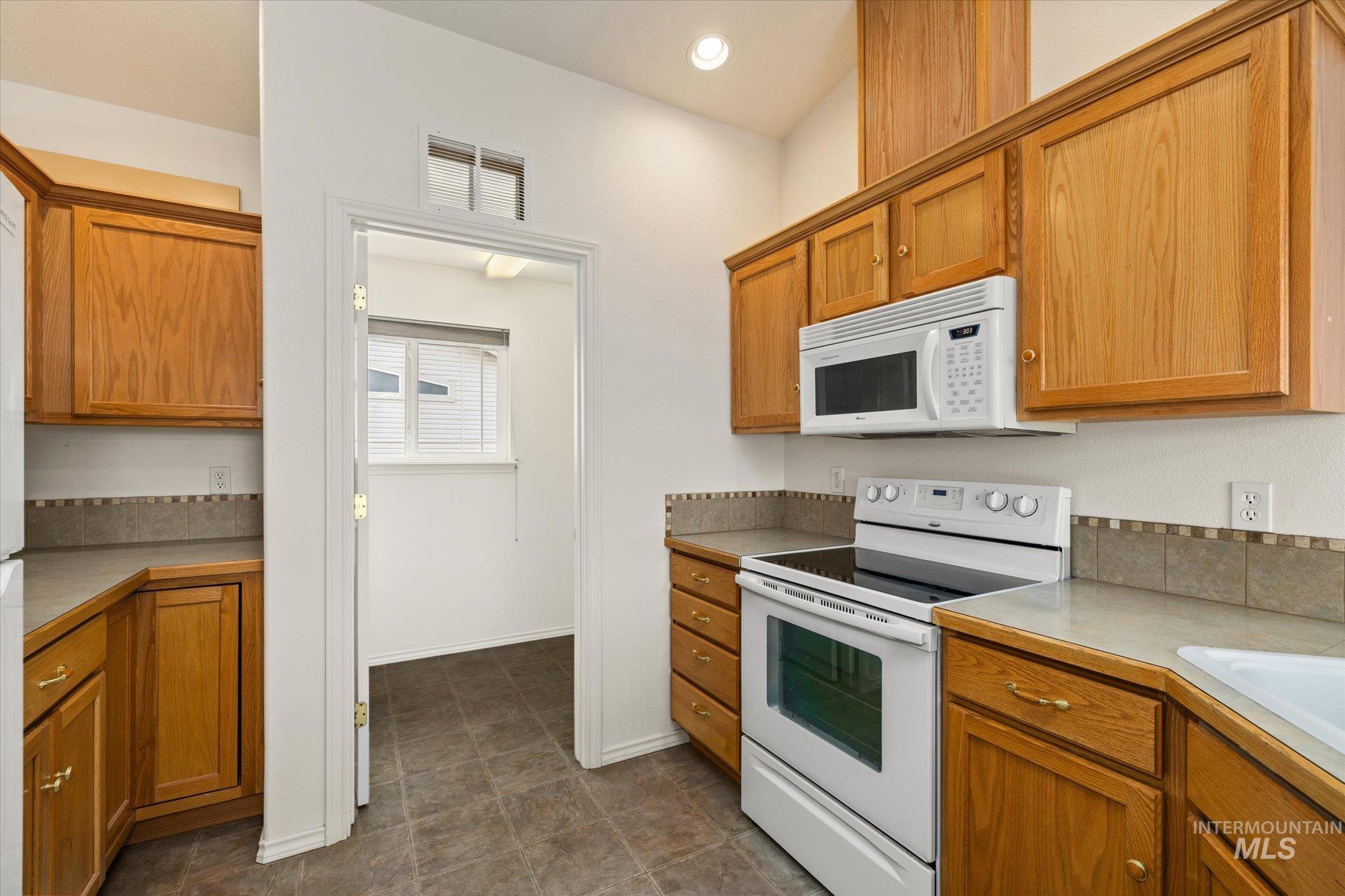 338 W Birmingham Drive, Nampa, Idaho 83651, 2 Bedrooms, 1 Bathroom, Residential For Sale, Price $274,900,MLS 98977123