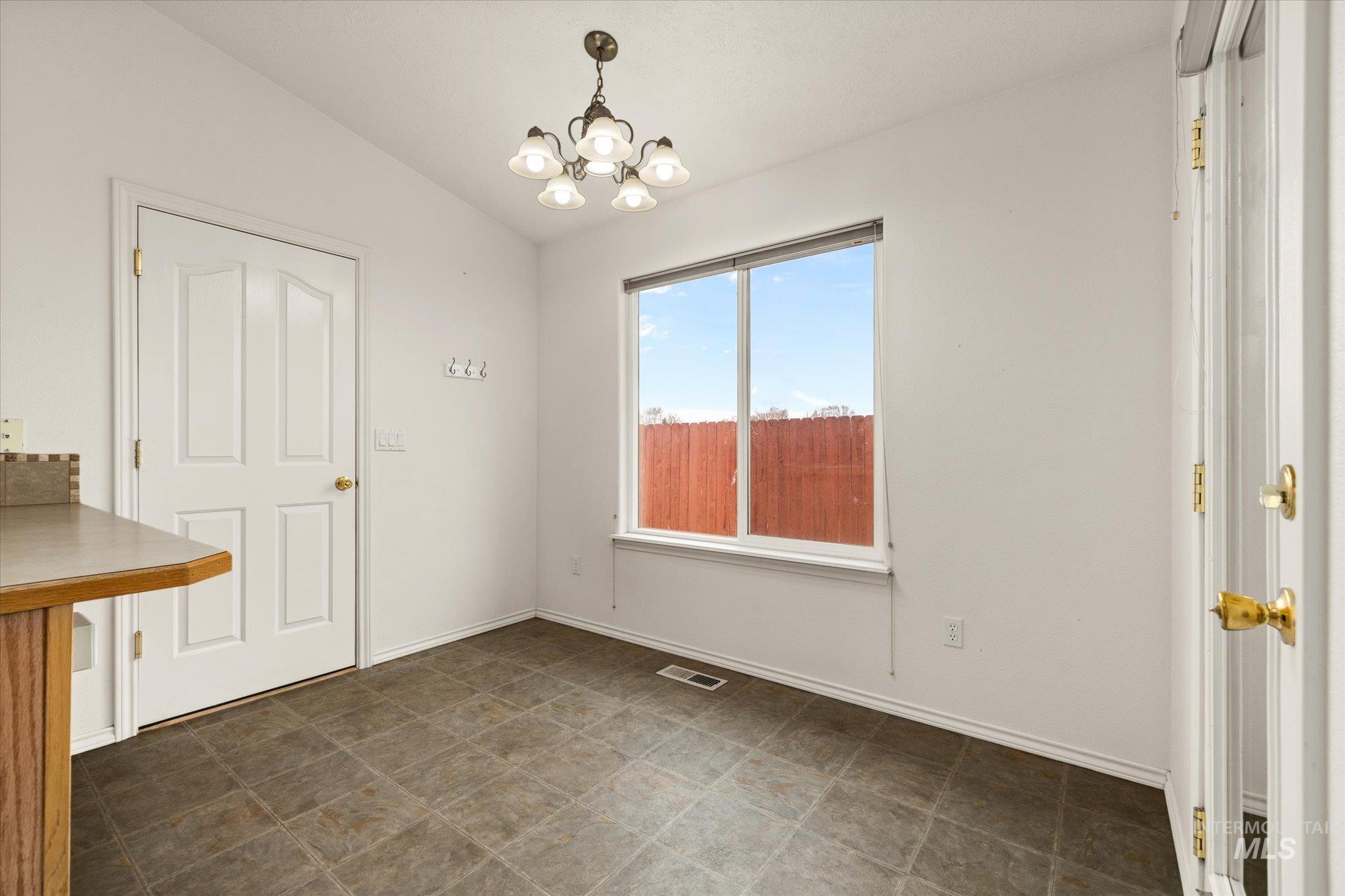 338 W Birmingham Drive, Nampa, Idaho 83651, 2 Bedrooms, 1 Bathroom, Residential For Sale, Price $274,900,MLS 98977123