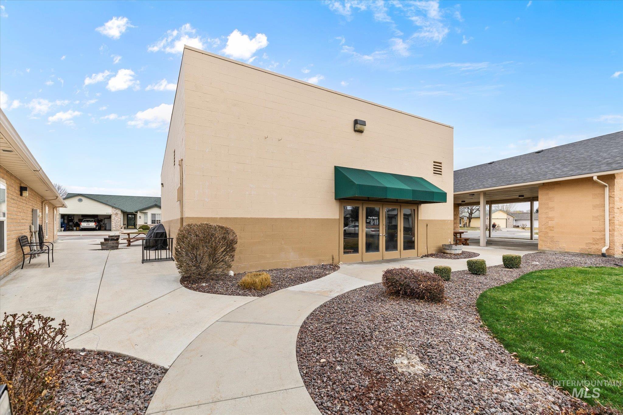 338 W Birmingham Drive, Nampa, Idaho 83651, 2 Bedrooms, 1 Bathroom, Residential For Sale, Price $274,900,MLS 98977123