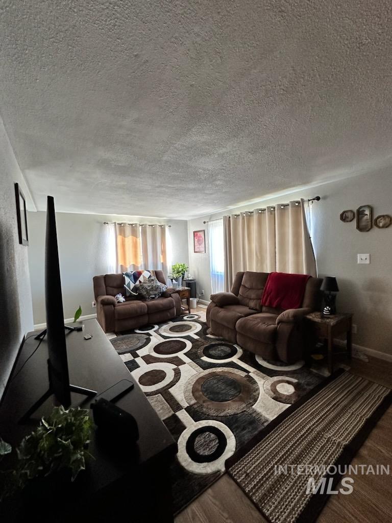 2050 Kings Row, Heyburn, Idaho 83336-0000, 3 Bedrooms, 2 Bathrooms, Residential For Sale, Price $310,000,MLS 98977124