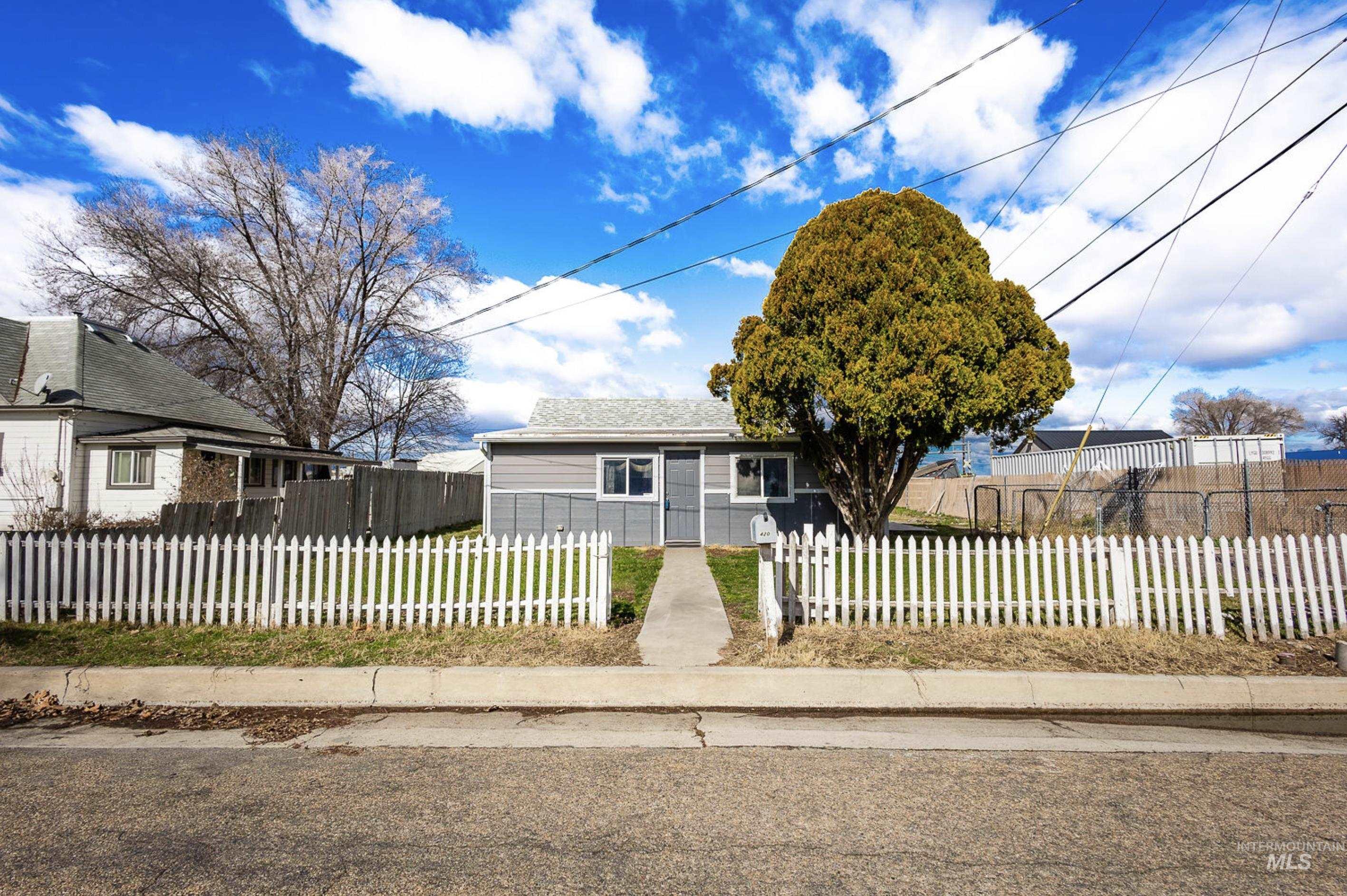 420 S 1st Ave, Caldwell, Idaho 83605, 2 Bedrooms, 1 Bathroom, Residential Income For Sale, Price $380,000,MLS 98977127