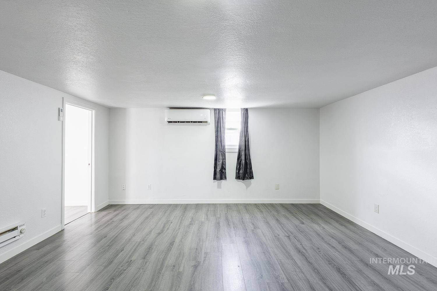 420 S 1st Ave, Caldwell, Idaho 83605, 2 Bedrooms, 1 Bathroom, Residential Income For Sale, Price $380,000,MLS 98977127