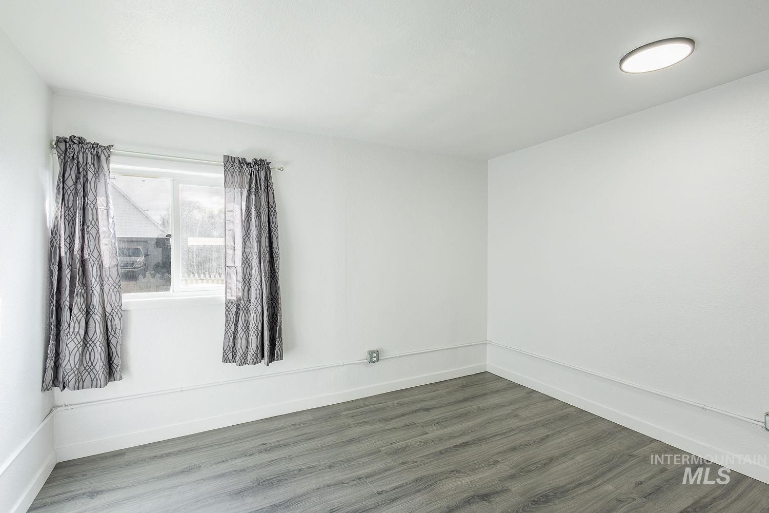 420 S 1st Ave, Caldwell, Idaho 83605, 2 Bedrooms, 1 Bathroom, Residential Income For Sale, Price $380,000,MLS 98977127