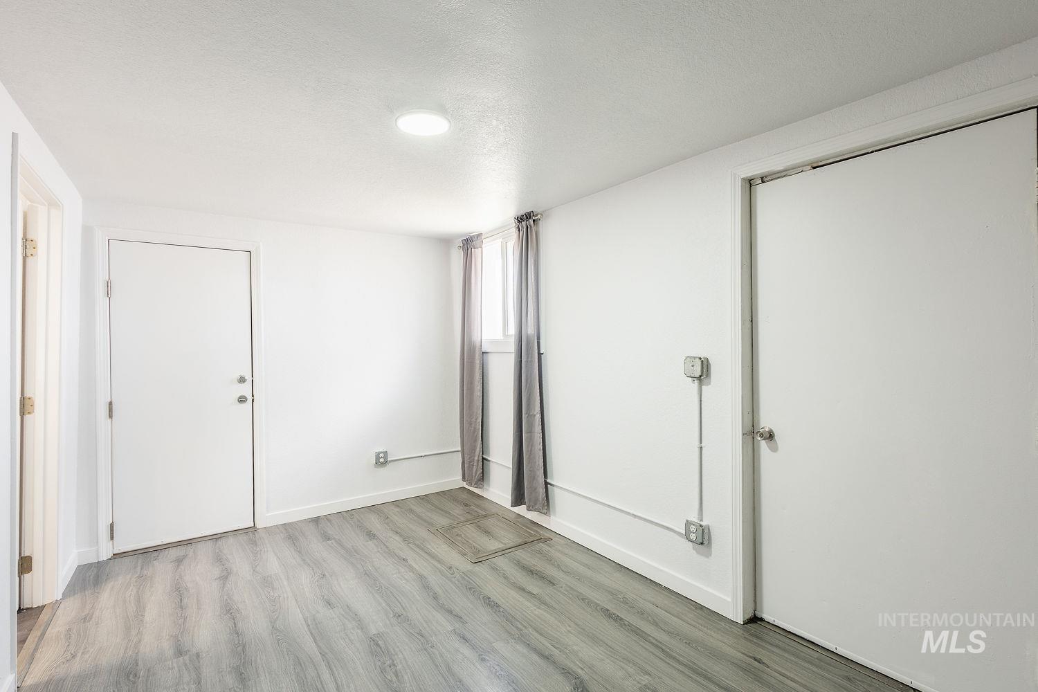 420 S 1st Ave, Caldwell, Idaho 83605, 2 Bedrooms, 1 Bathroom, Residential Income For Sale, Price $380,000,MLS 98977127