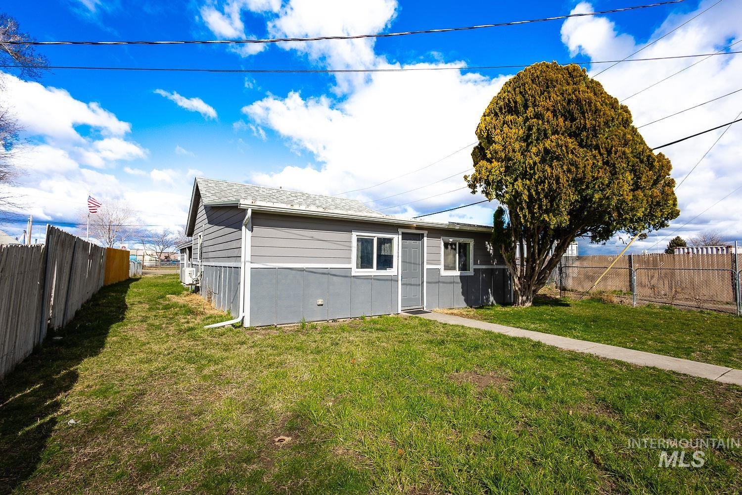 420 S 1st Ave, Caldwell, Idaho 83605, 2 Bedrooms, 1 Bathroom, Residential Income For Sale, Price $380,000,MLS 98977127
